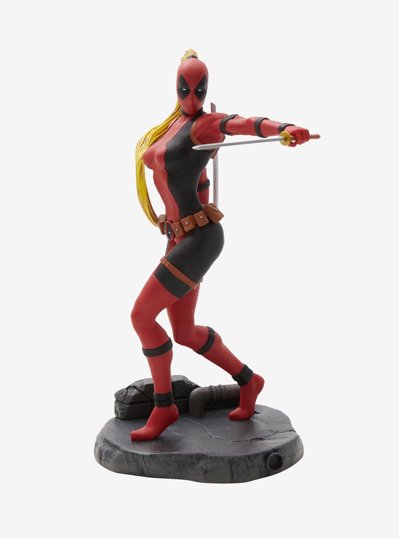 Diamond Select Toys Marvel Femme Fatales: Lady Deadpool Gallery Collectible Figure, , hi-res