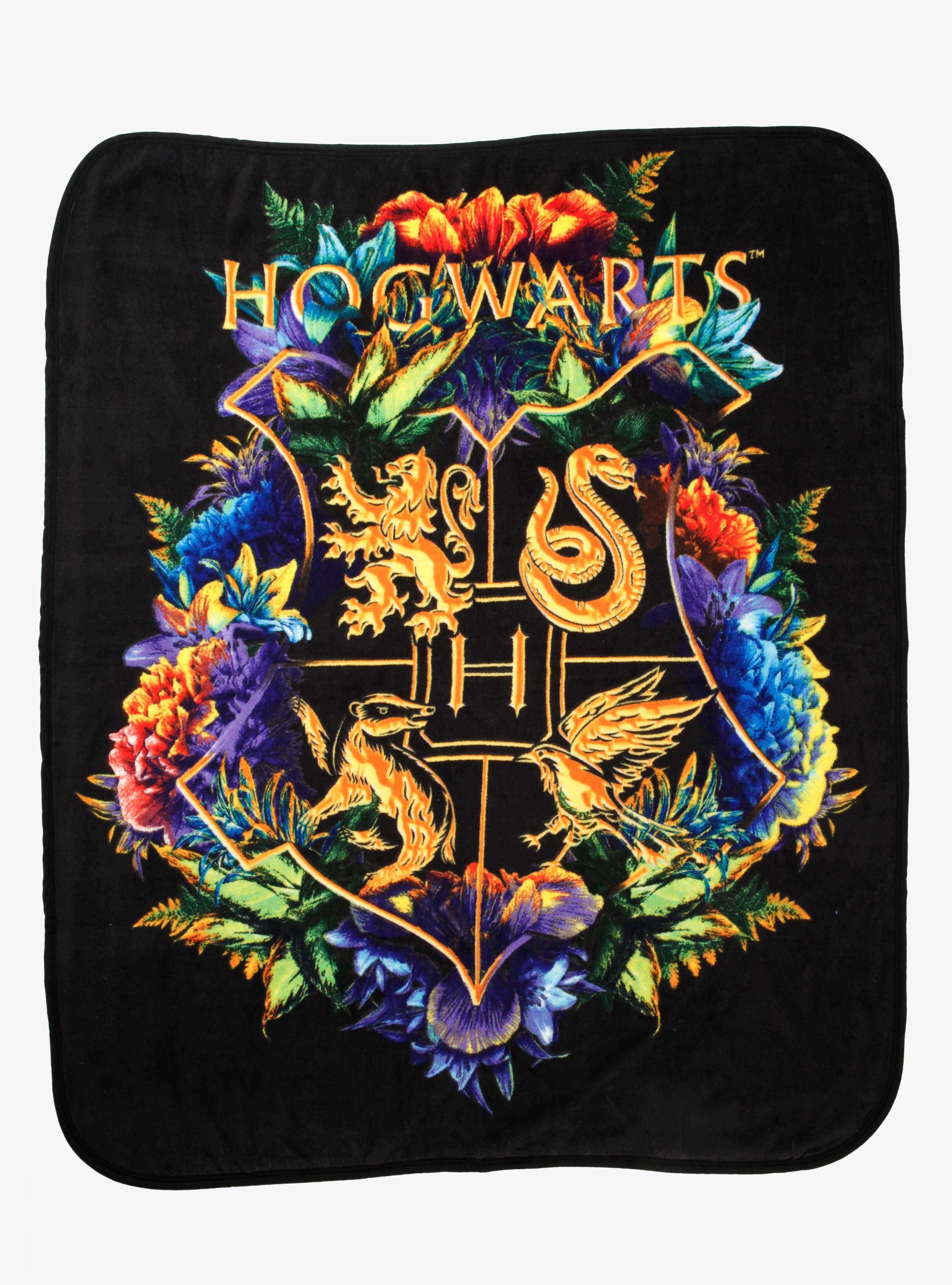  DIAMOND ART CLUB Hogwarts Crest - FINE Oddities Diamond Painting  Kit, Beige, 17 x 24 (43 cm x 61 cm) : Arts, Crafts & Sewing