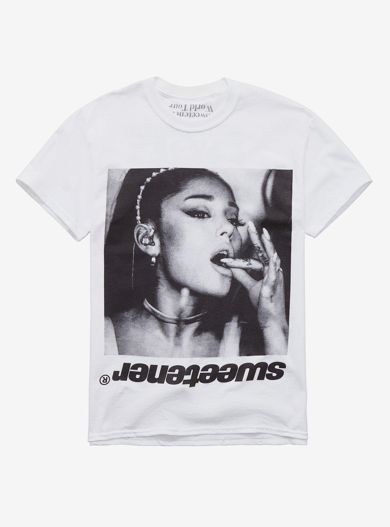 Krijgsgevangene Oost Geschikt Ariana Grande Sweetener Black & White Photo T-Shirt | Hot Topic