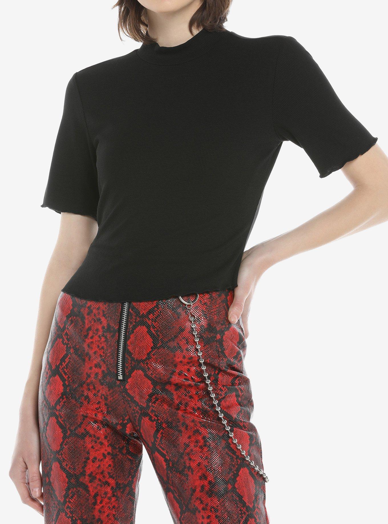 black lettuce hem crop top
