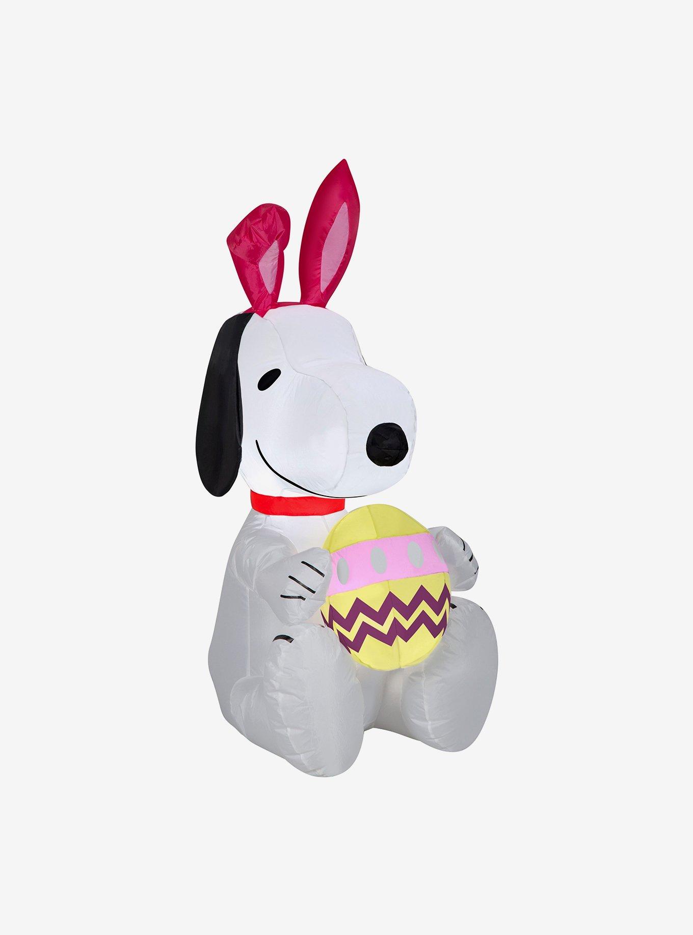 Peanuts Snoopy Holding Egg Airblown, , hi-res