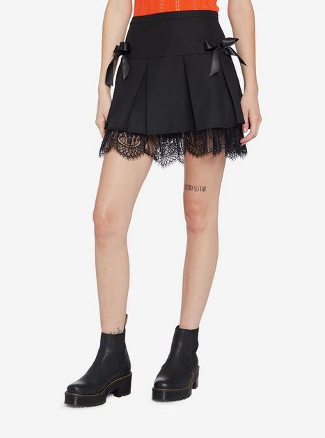 Black Lace Trim Pleated Skirt | Hot Topic