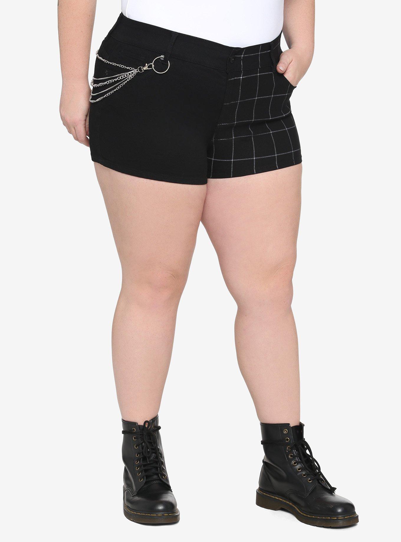 Black & White Split Grid Chain Shorts Plus Size, BLACK, hi-res
