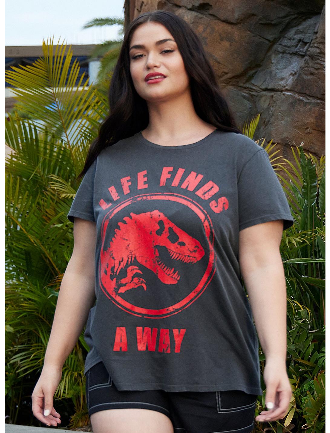 Her Universe Jurassic World Life Finds A Way Boyfriend Fit T-Shirt Plus Size, MULTI, hi-res