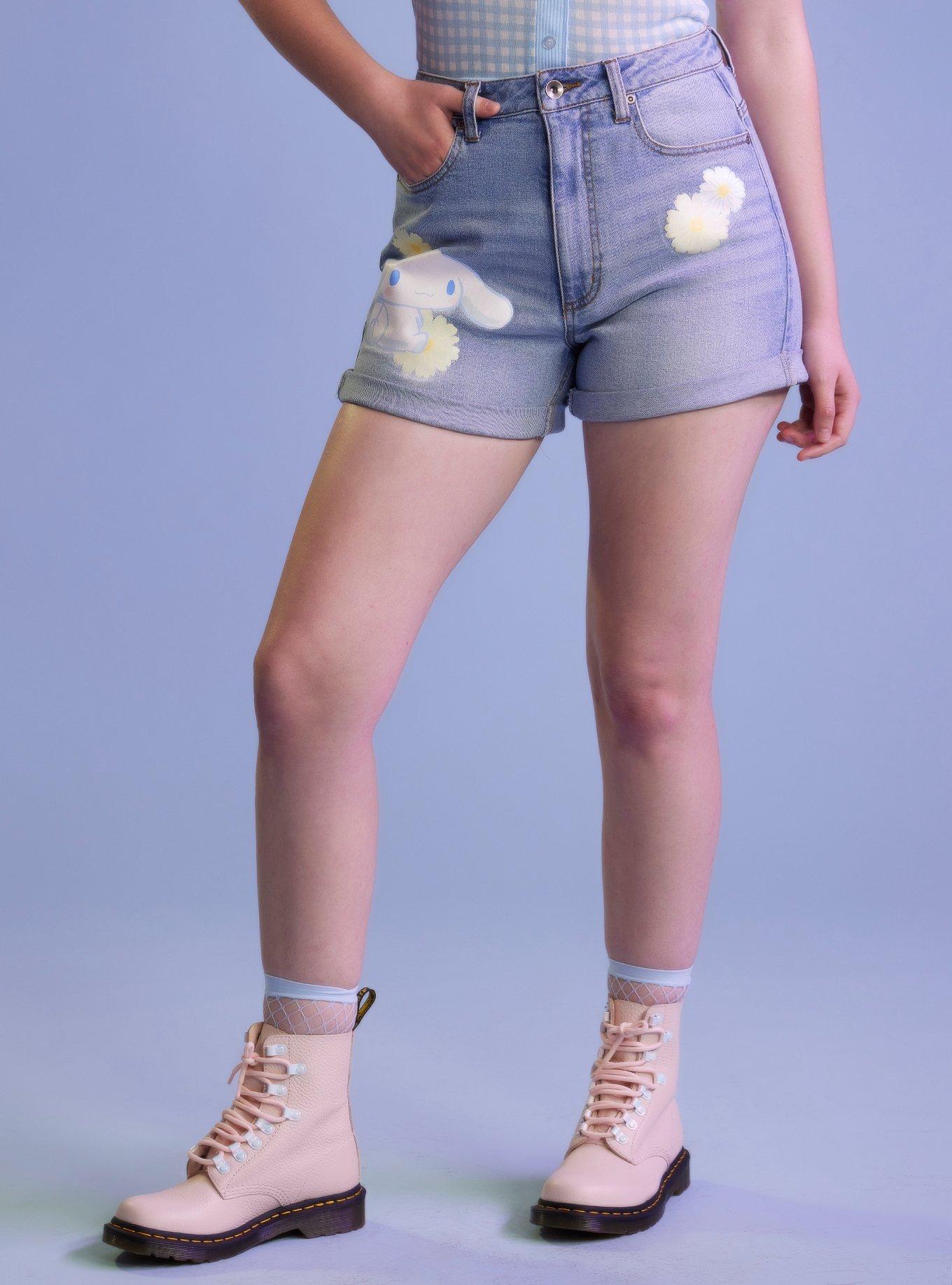 Cinnamoroll Flowers Mom Shorts, MULTI, hi-res