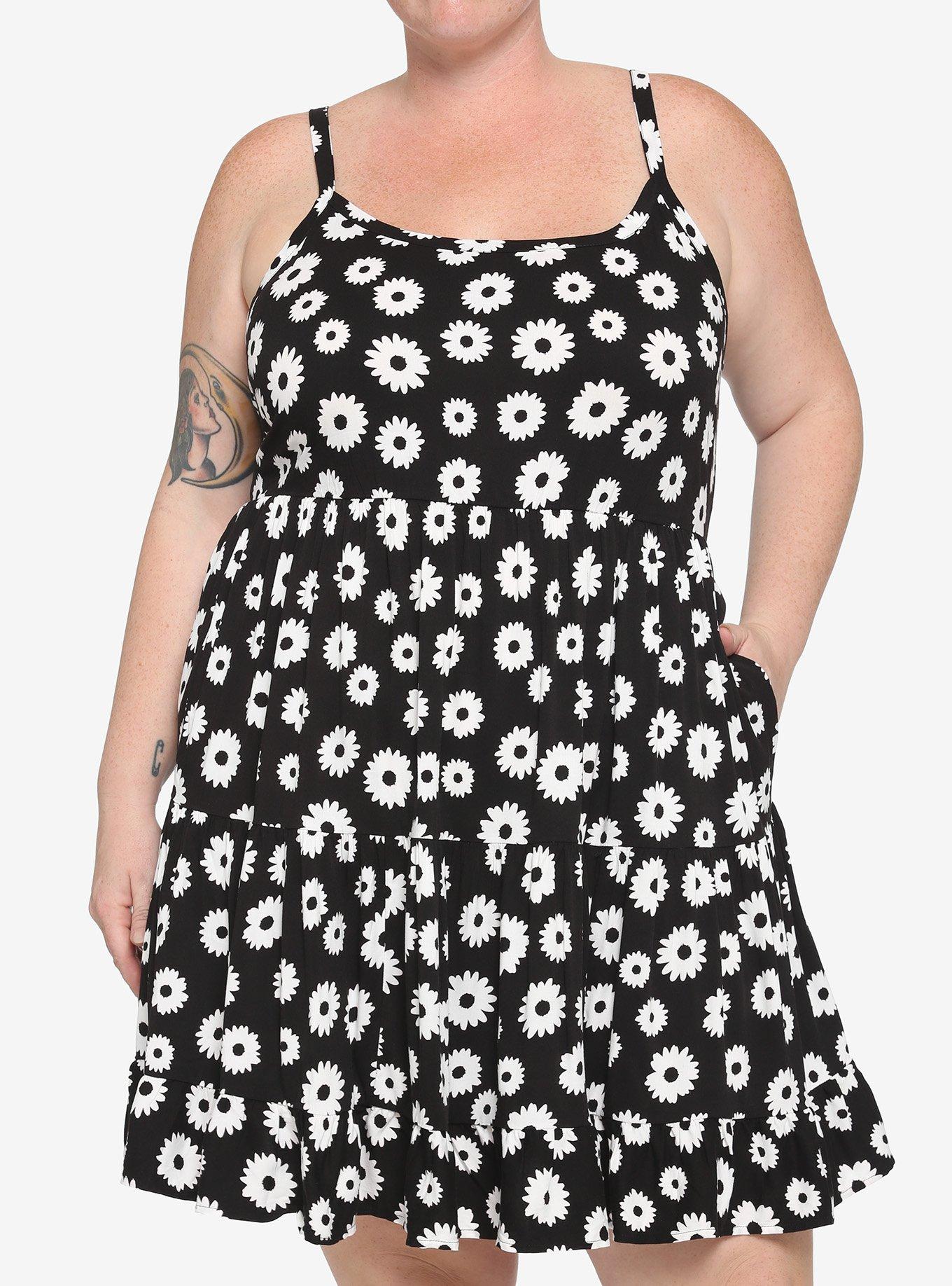 Black & White Daisy Tiered Dress Plus Size, BLACK, hi-res