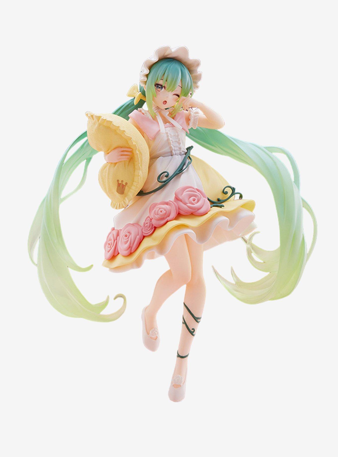 Taito Hatsune Miku (Sleeping Beauty Ver.) Wonderland Figure | Hot Topic