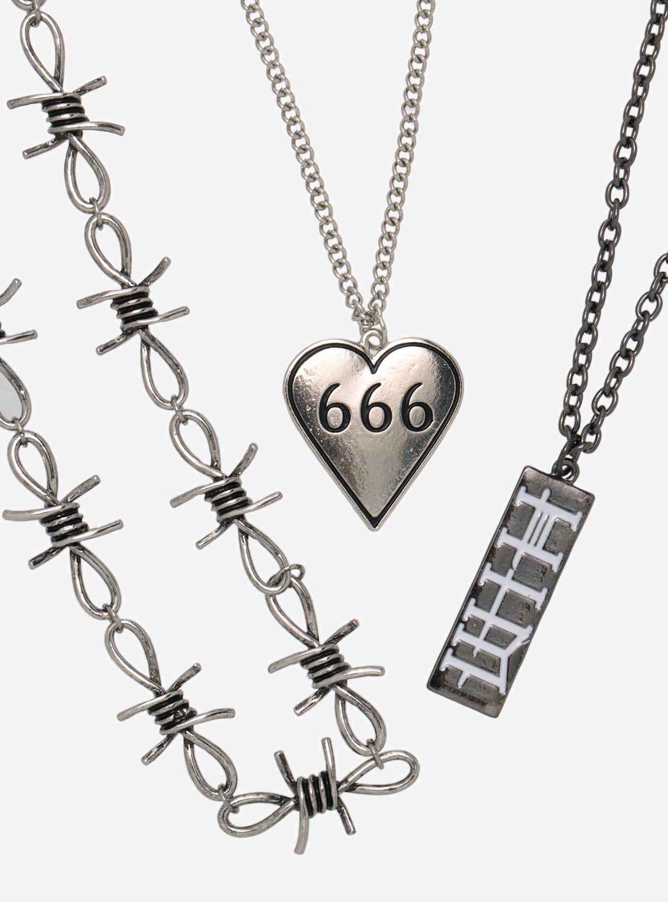 Hot topic heart 2025 necklace