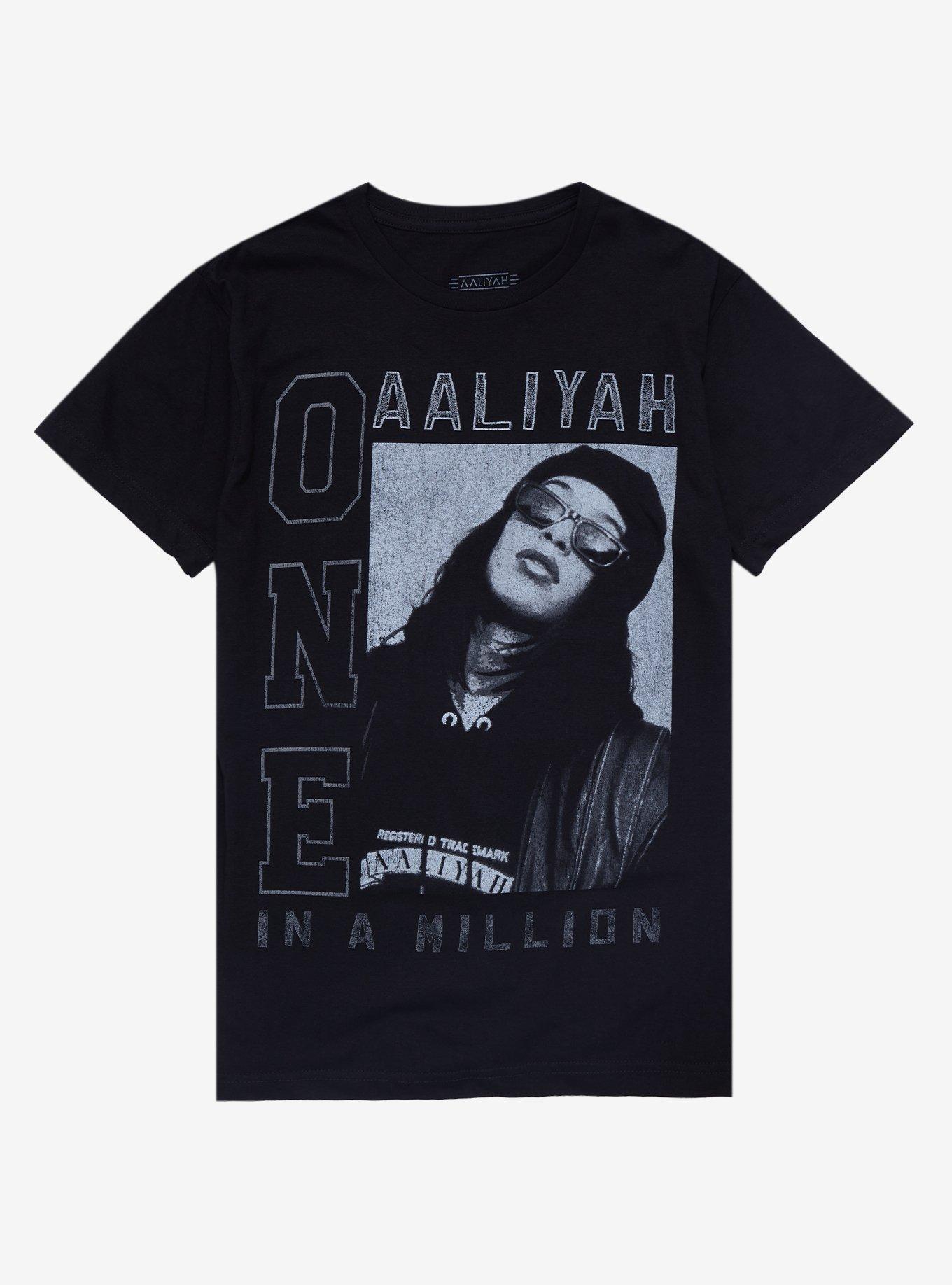 A　In　Million　Aaliyah　One　Hot　Portrait　T-Shirt　Topic