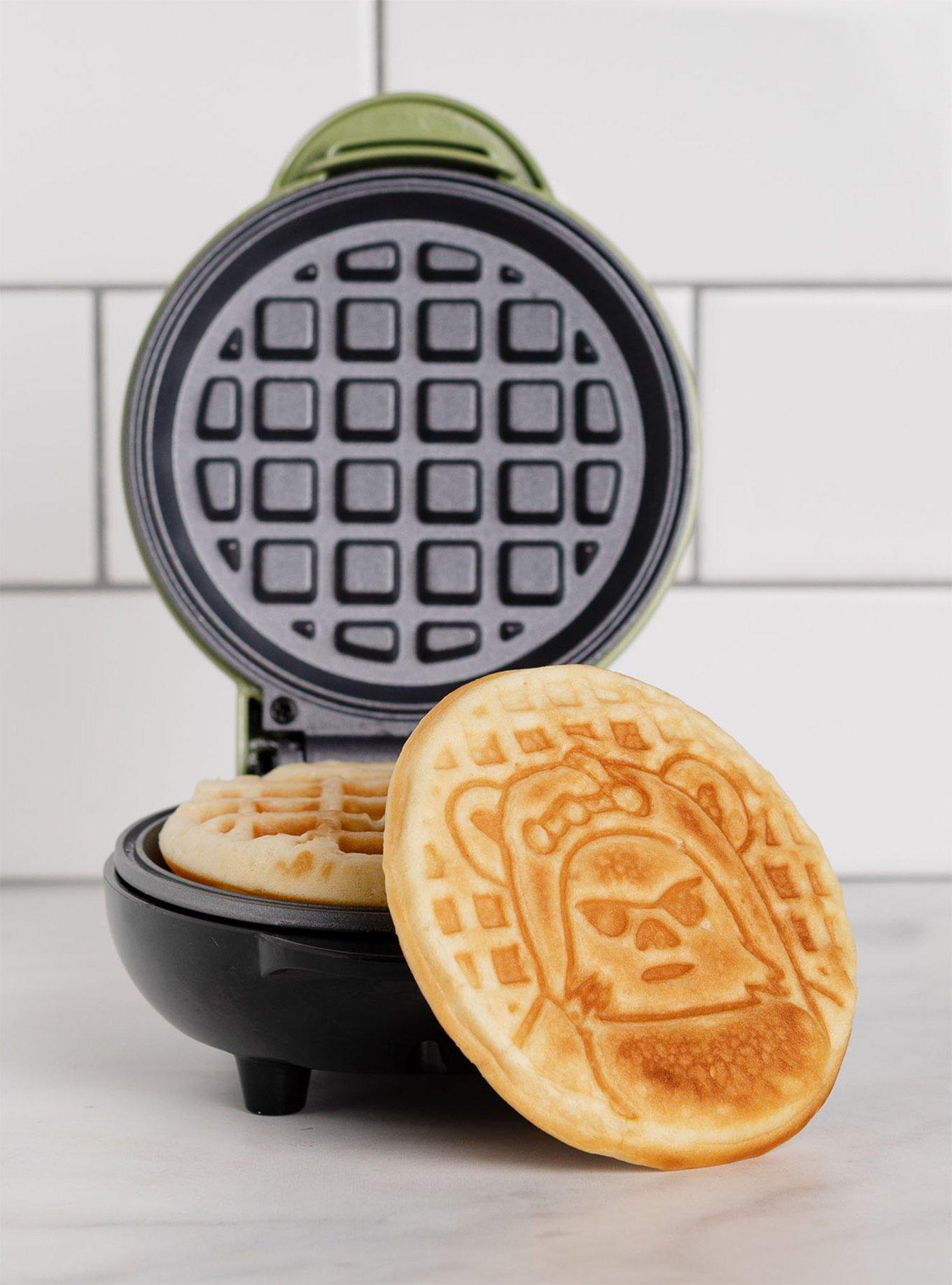 Uncanny Brands スターウォーズ ミニ Ewok ワッフルメーカー Star Wars Ewok Mini Waffle Maker | Her Universe