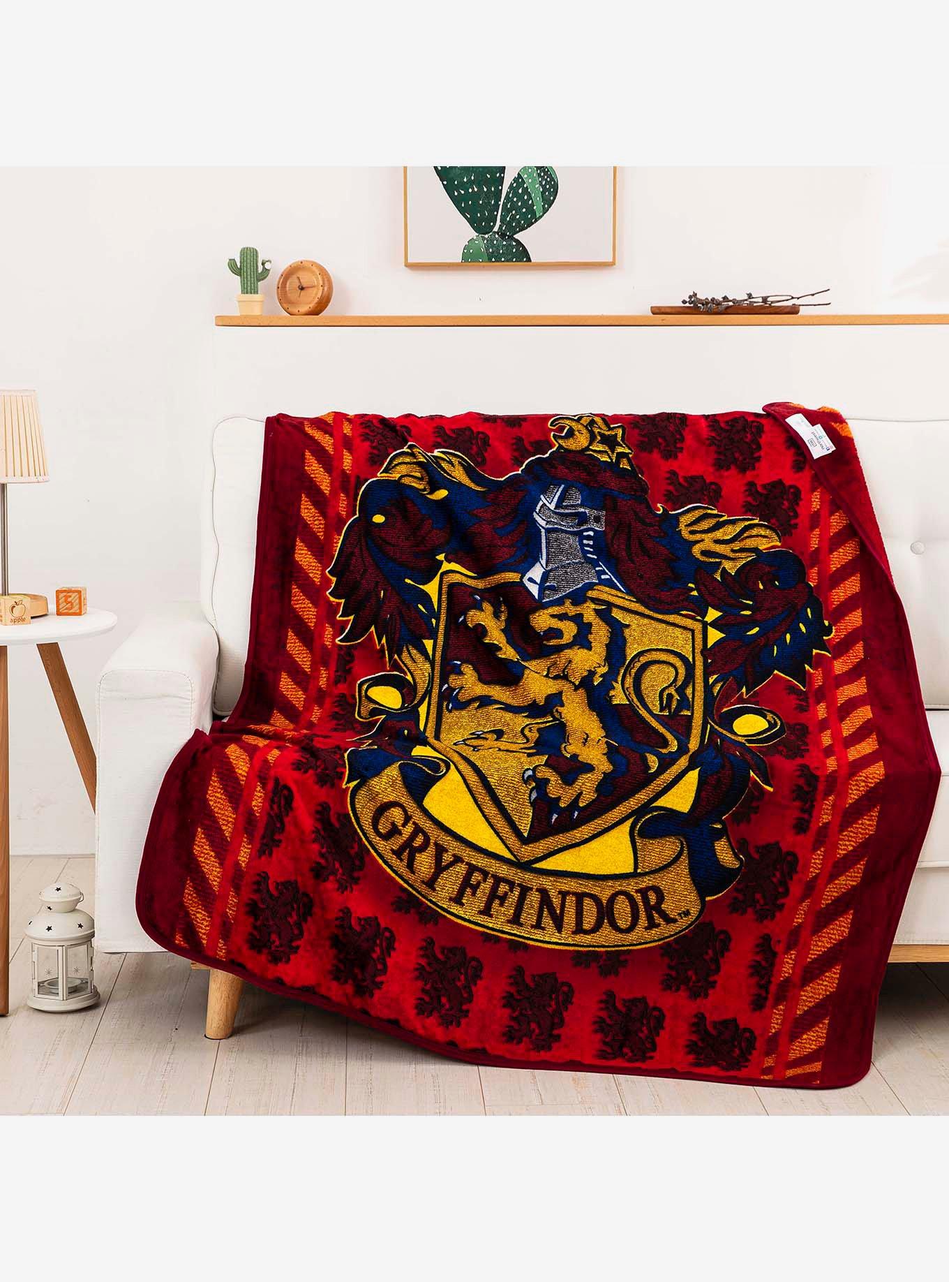 Harry Potter Crimson Sigil Silk Touch Throw Blanket, , hi-res