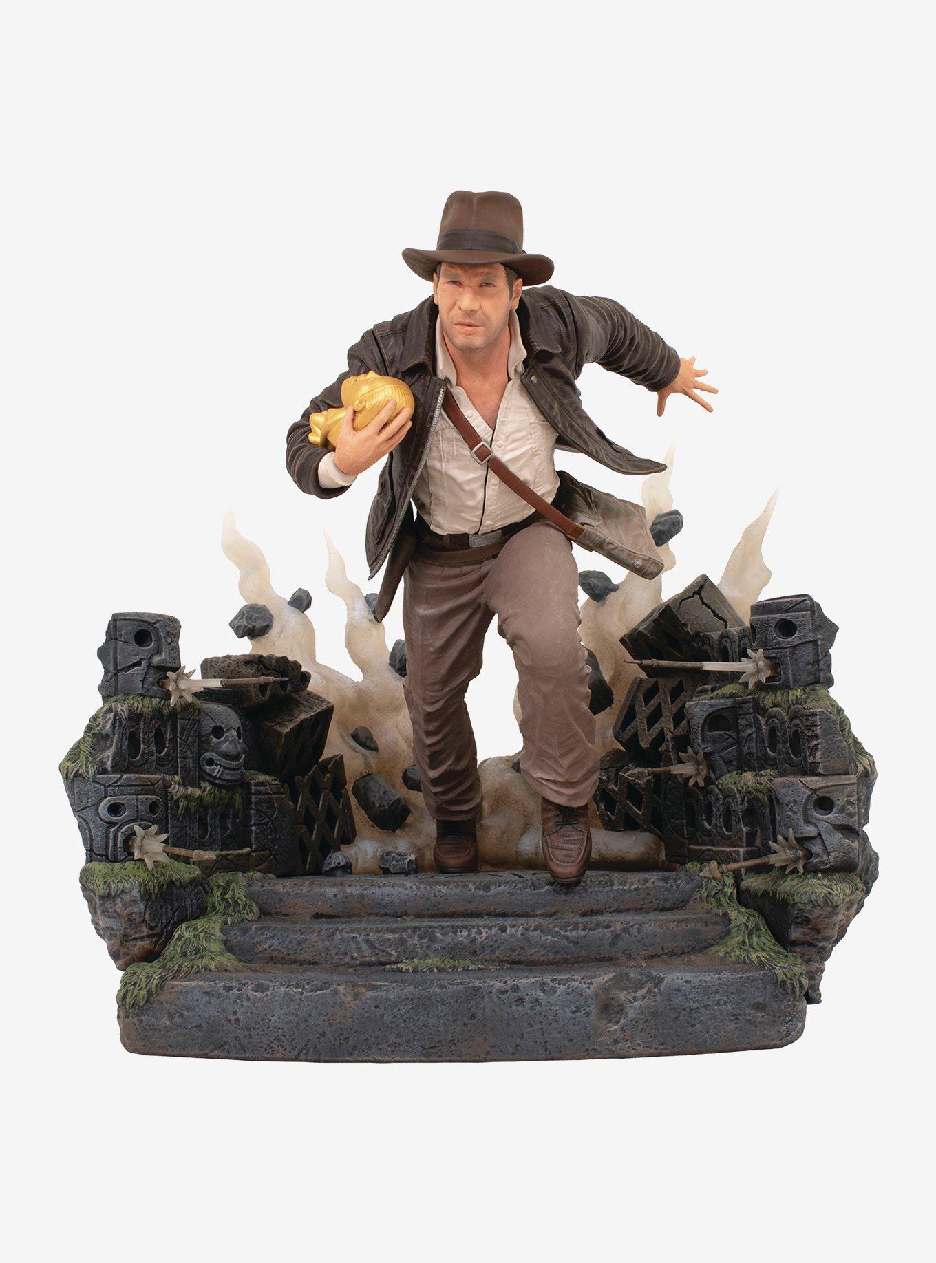 Diamond Select Toys Raiders Of The Lost Ark Gallery Indiana Jones Deluxe Figure Diorama, , hi-res