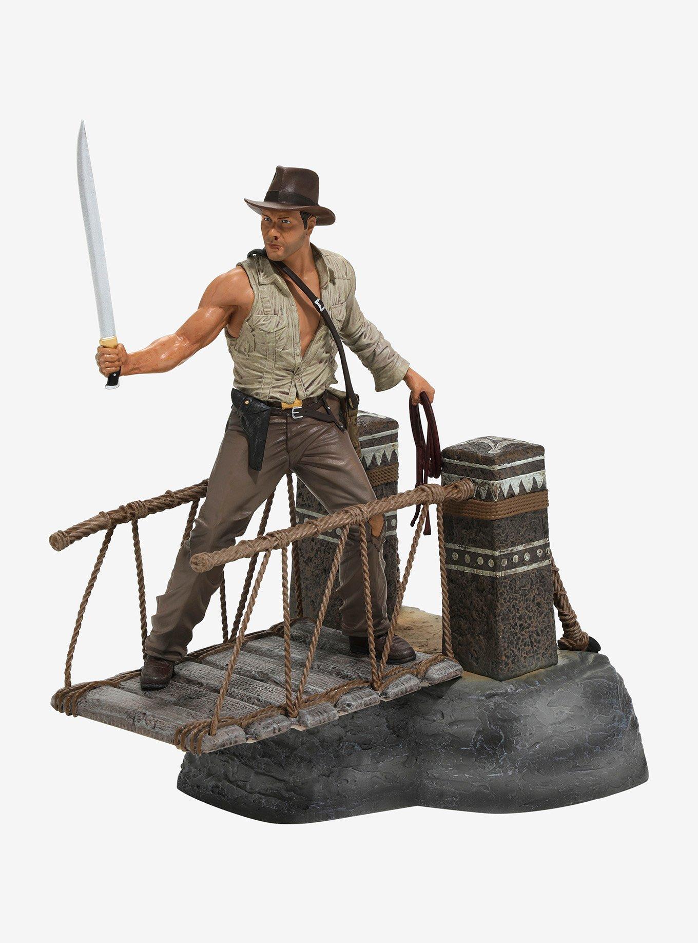 Diamond Select Toys Indiana Jones and the Temple of Doom Gallery Diorama Indiana  Jones Bridge Escape Deluxe Figure