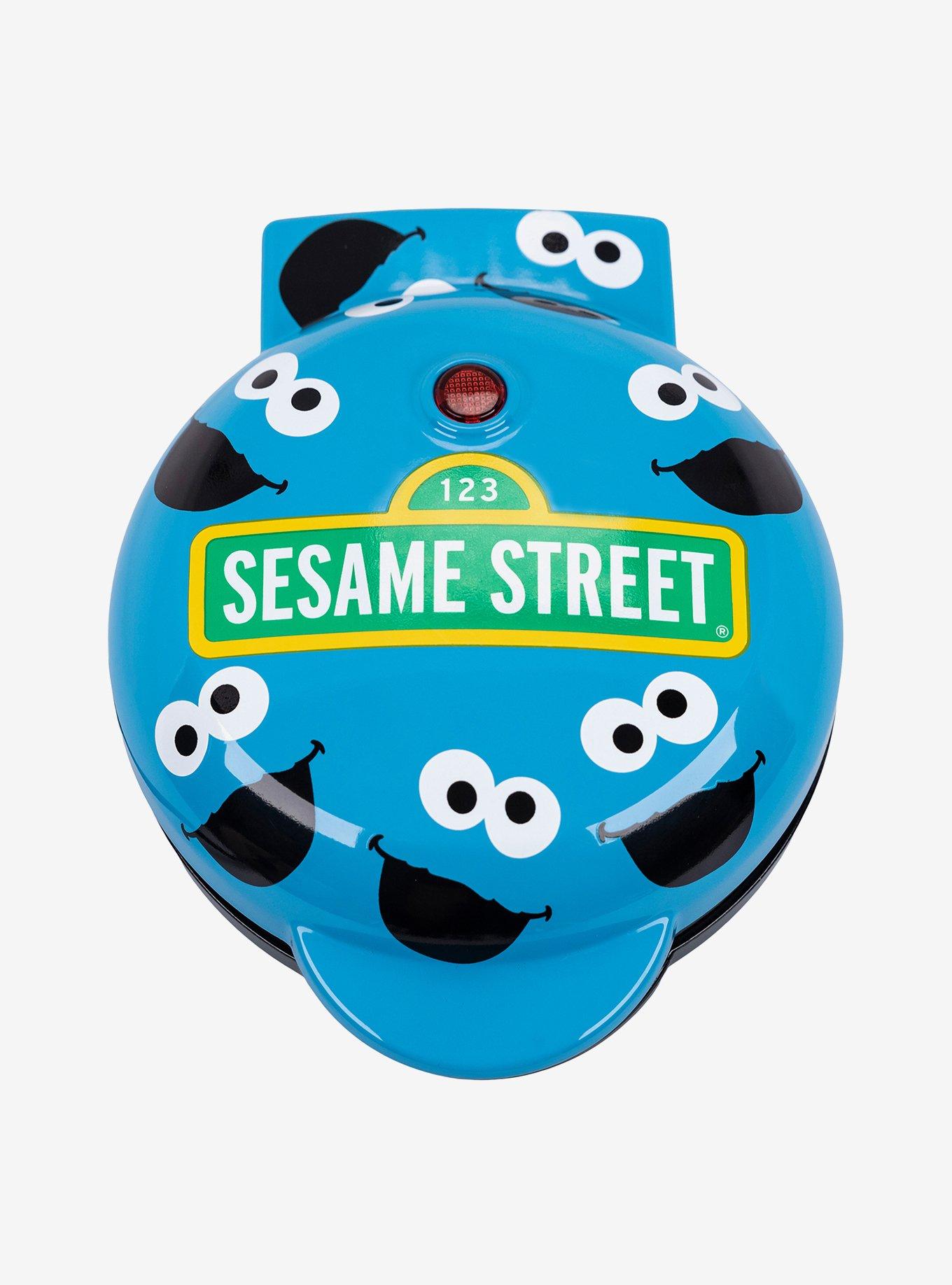 Uncanny Brands Sesame Street Cookie Monster Mini Waffle Maker