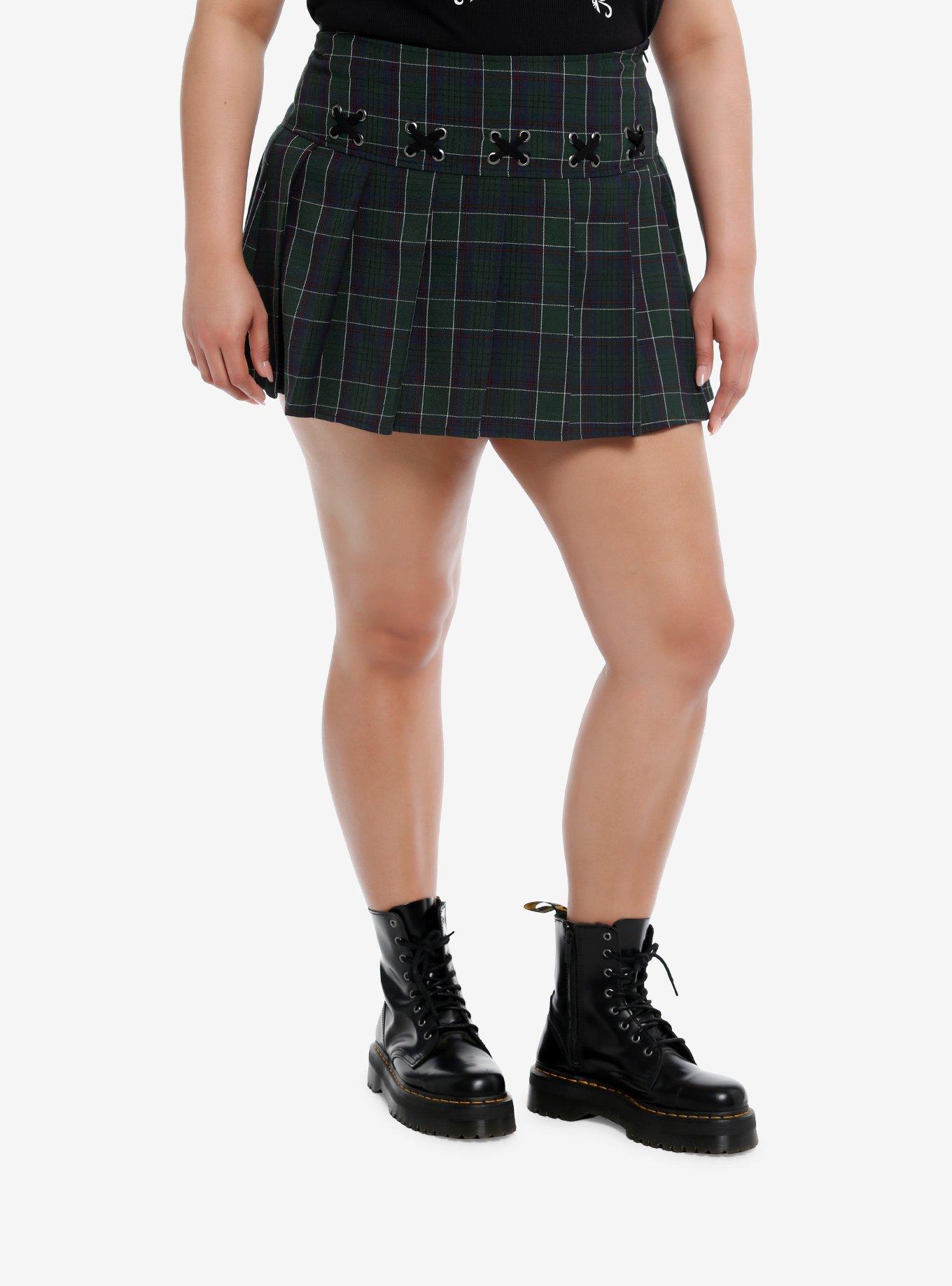 Social Collision® Green Plaid Grommet Low Rise Pleated Skirt Plus