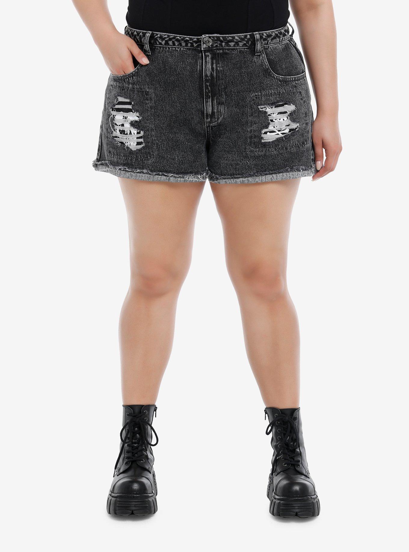 Distressed Skull Patch Dark Wash High Rise Denim Shorts Plus Size, BLACK, hi-res