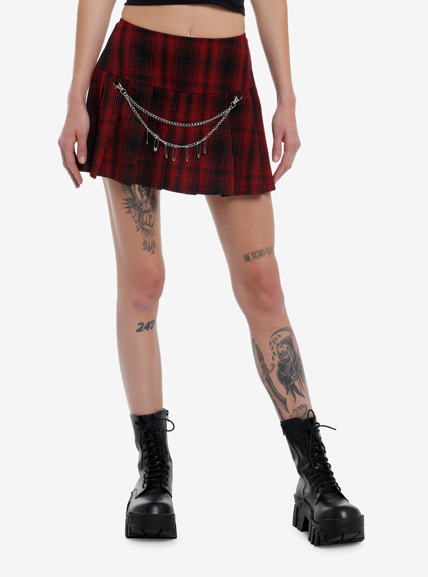 Social Collision Red Plaid Chain Safety Pin Skirt, BLACK, hi-res