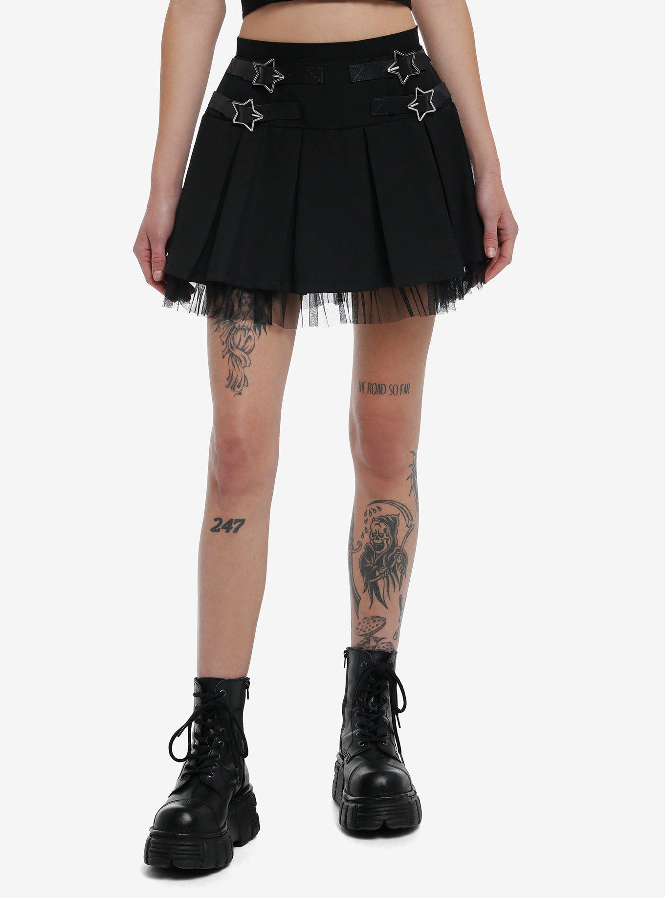 Social Collision Black Star Buckle Pleated Mini Skirt