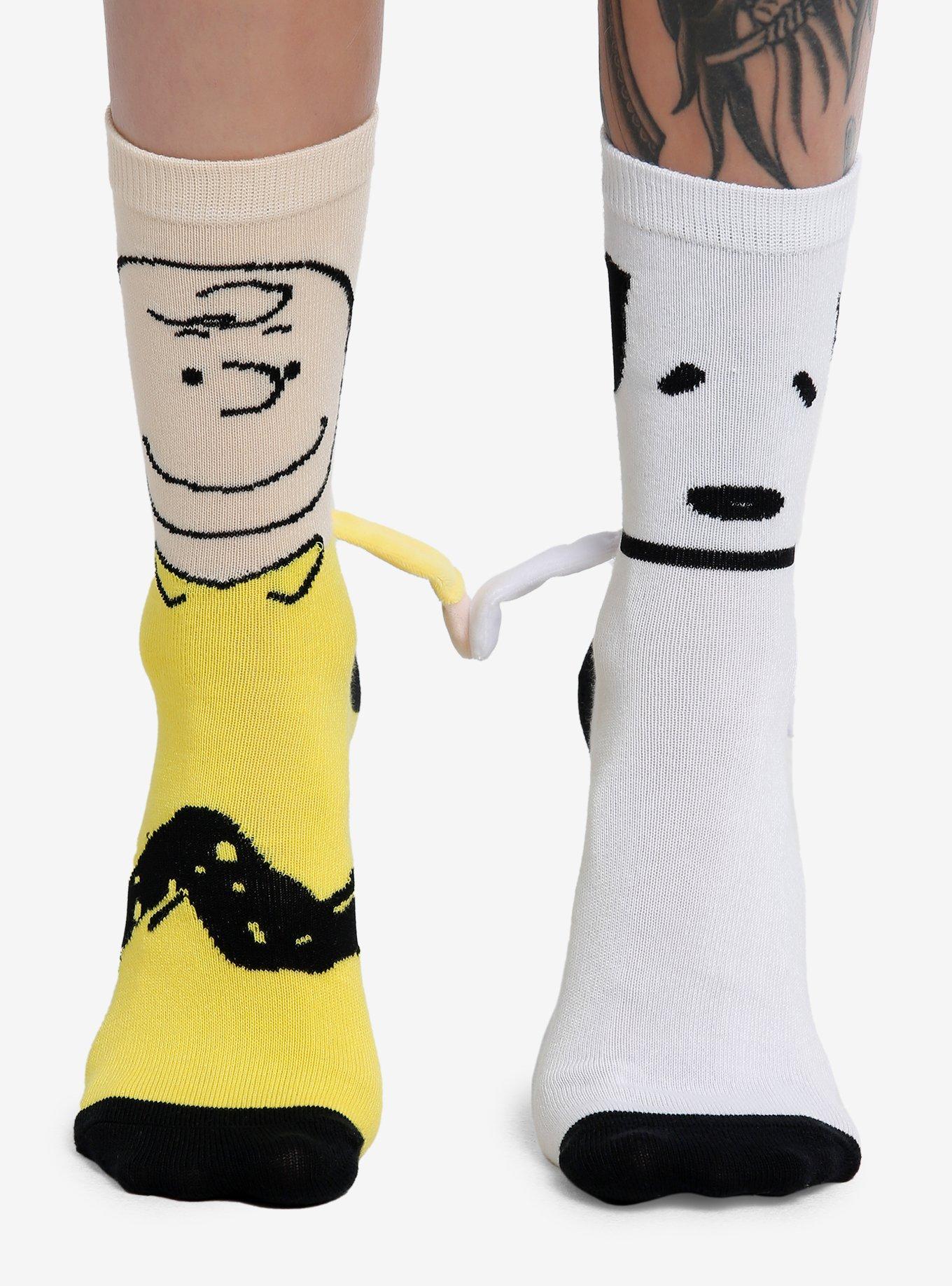 Peanuts Snoopy & Charlie Brown Magnetic Arms Mismatch Crew Socks, , hi-res