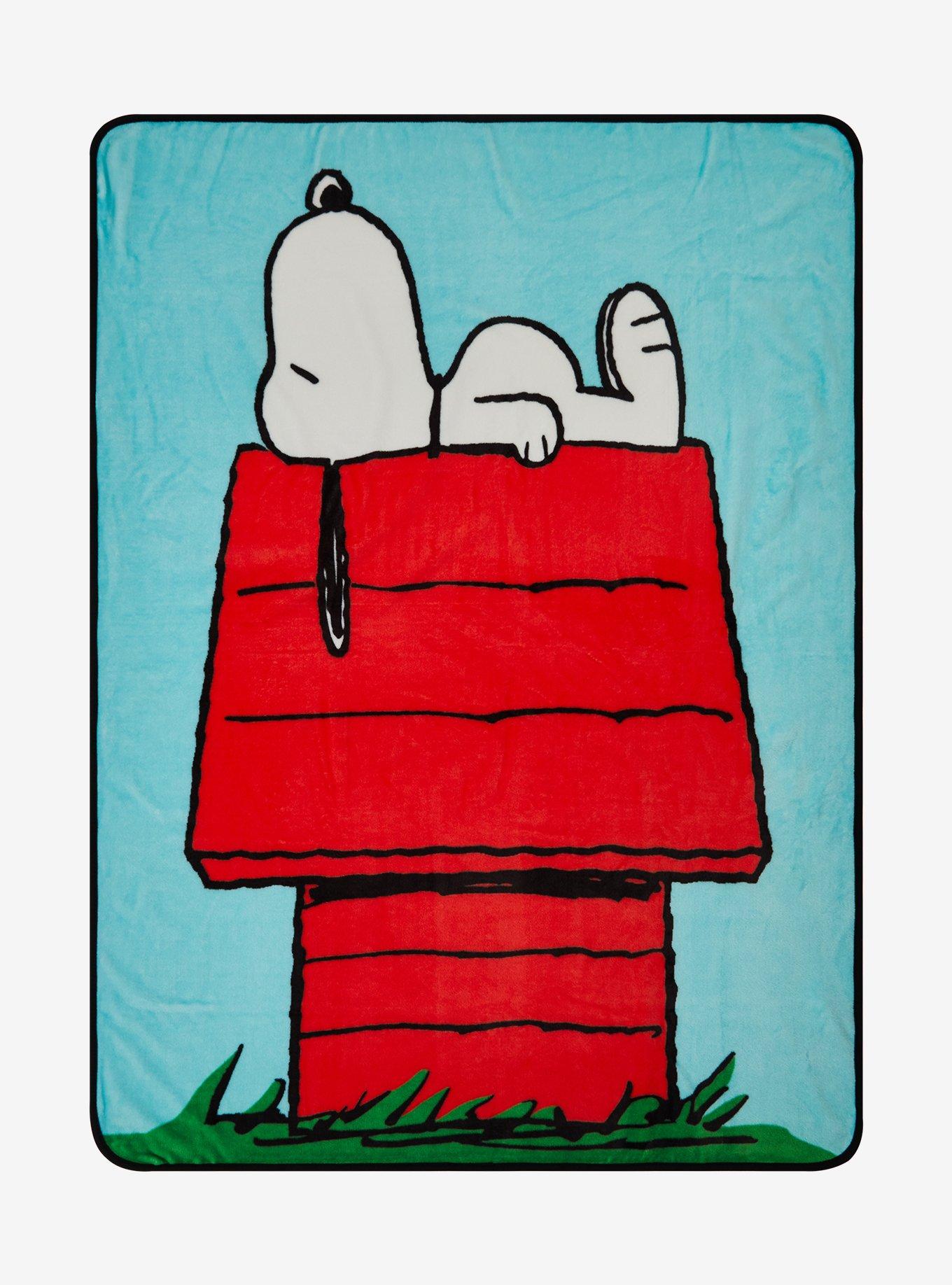 Peanuts Snoopy Doghouse Fleece Throw, , hi-res