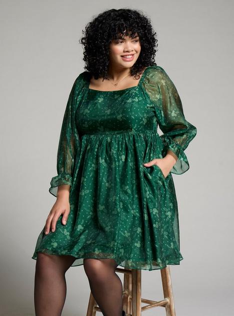 plus size disney christmas dress Mickey Mouse Holiday Greenery Allover Print Long Sleeve Smock - BoxLunch Exclusive Model is 510 highstockau Disney princess havana nights fashion men Size:8 Y