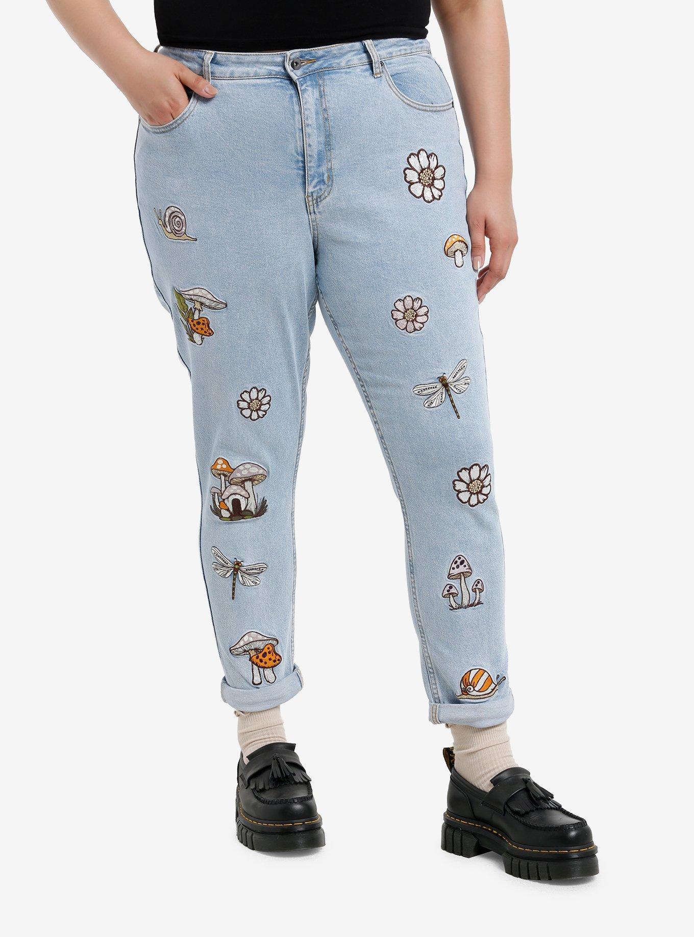 HOTTOPIC Light Indigo Mushroom & Flower Embroidered Mom Jeans Plus Size