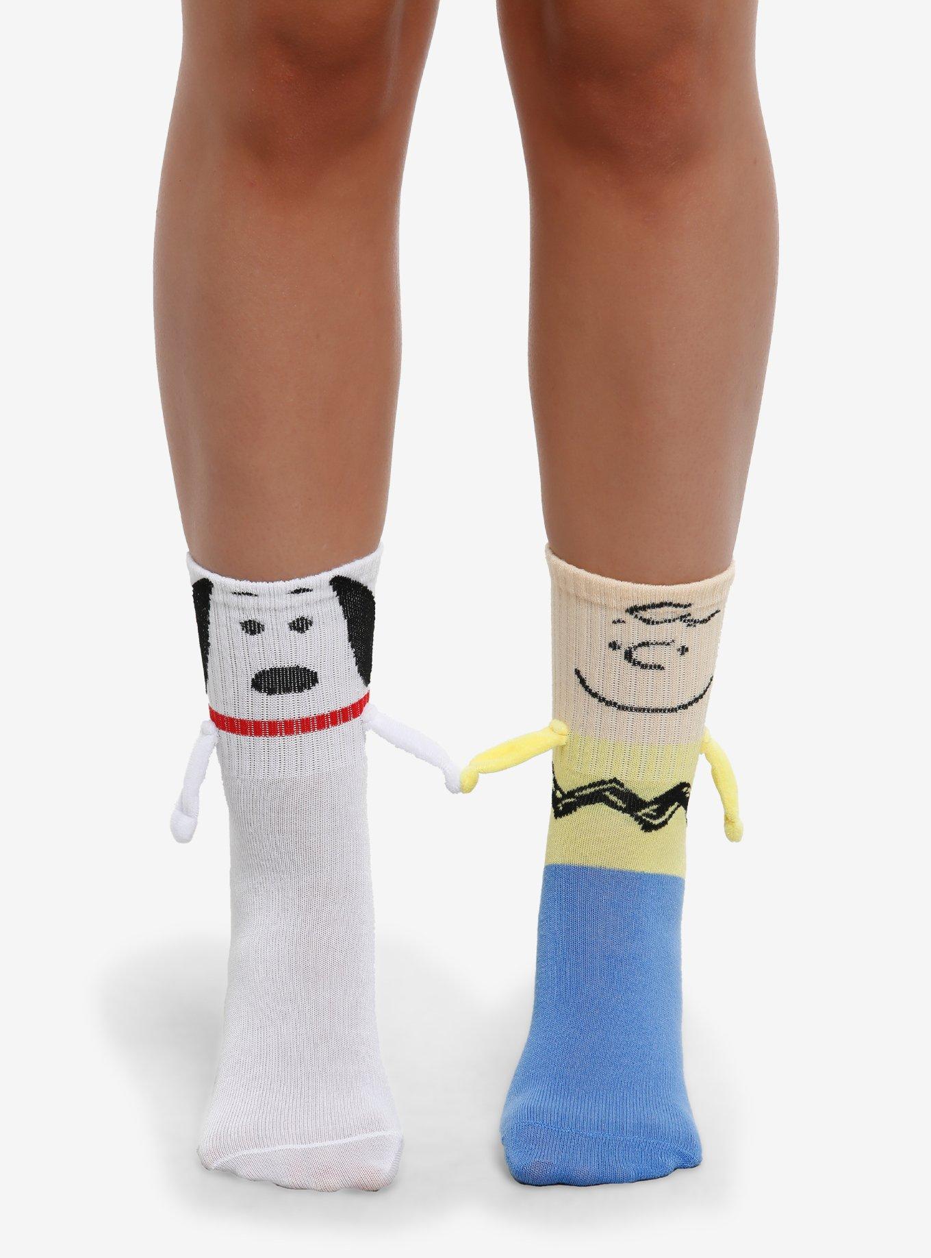 Peanuts Snoopy & Charlie Brown Magnetic Arms Mismatch Crew Socks