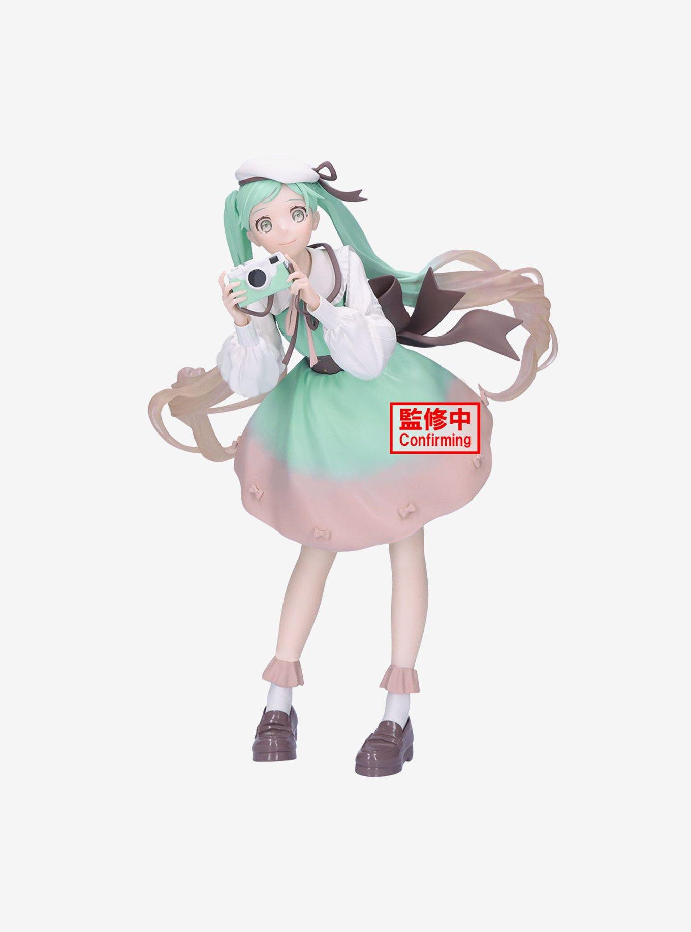 Banpresto Vocaloid Holiday Memories Hatsune Miku (Camera) Figure, , hi-res