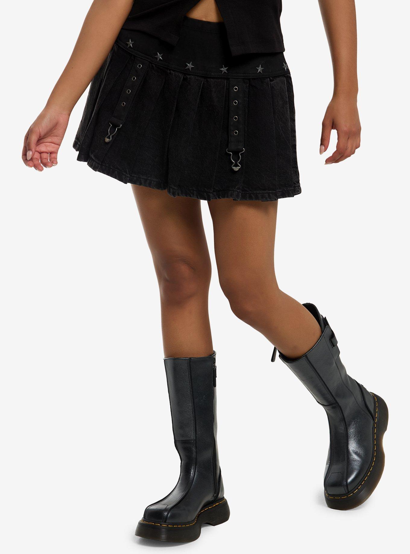 HOTTOPIC Black Star Stud Grommet Strap Pleated Skirt