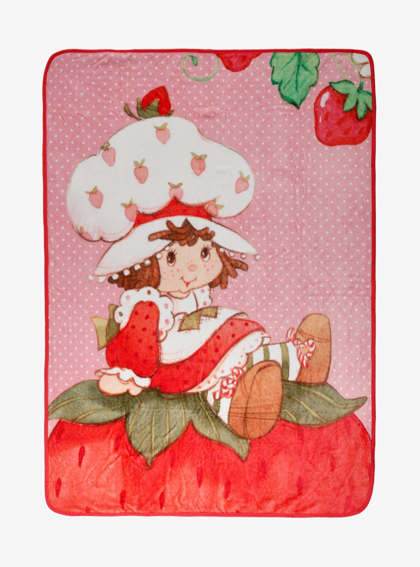 Strawberry Shortcake Sitting Pose Throw Blanket, , hi-res