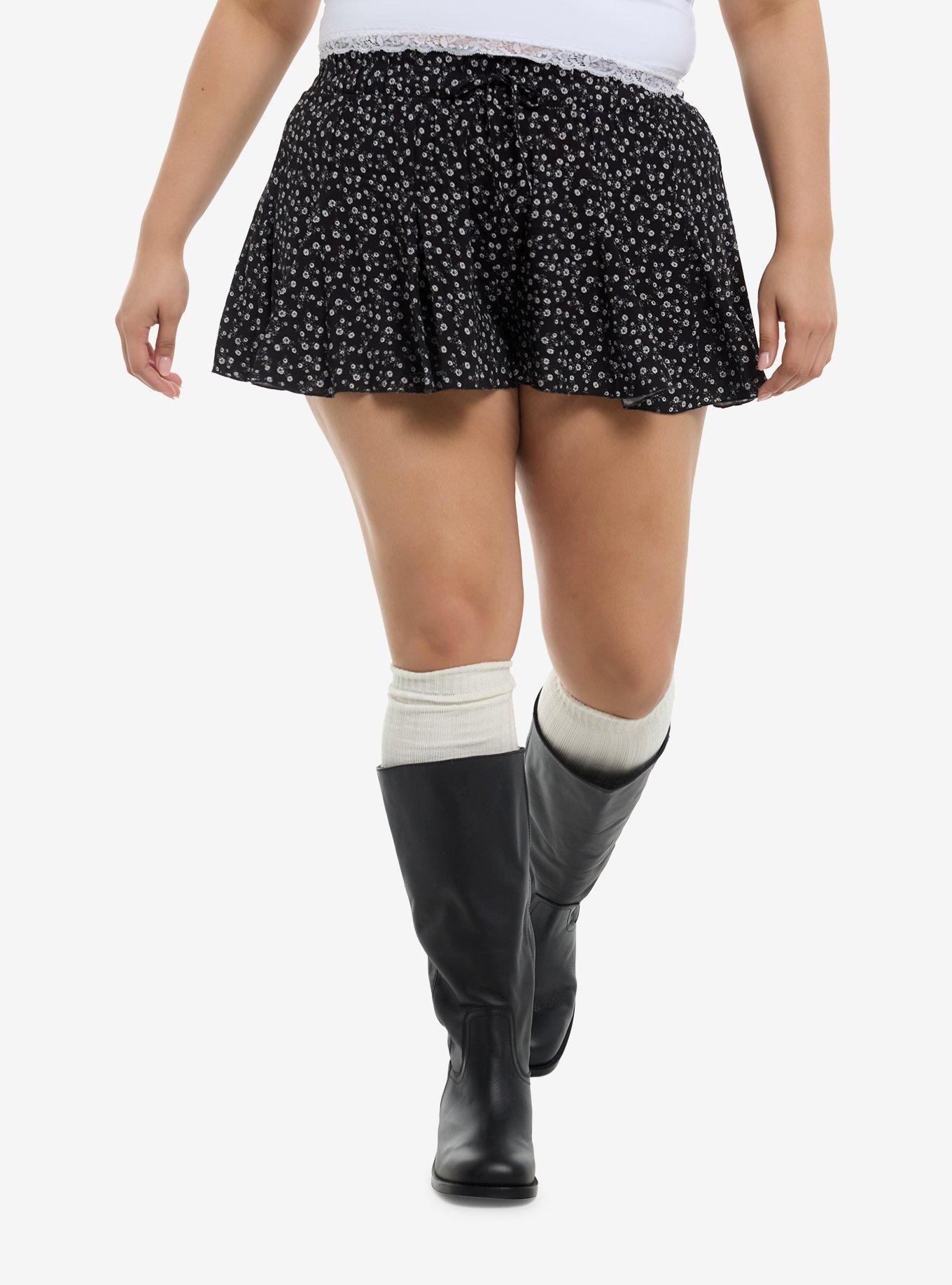 Thorn & Fable Black & White Floral Flowy Shorts Plus Size, , hi-res