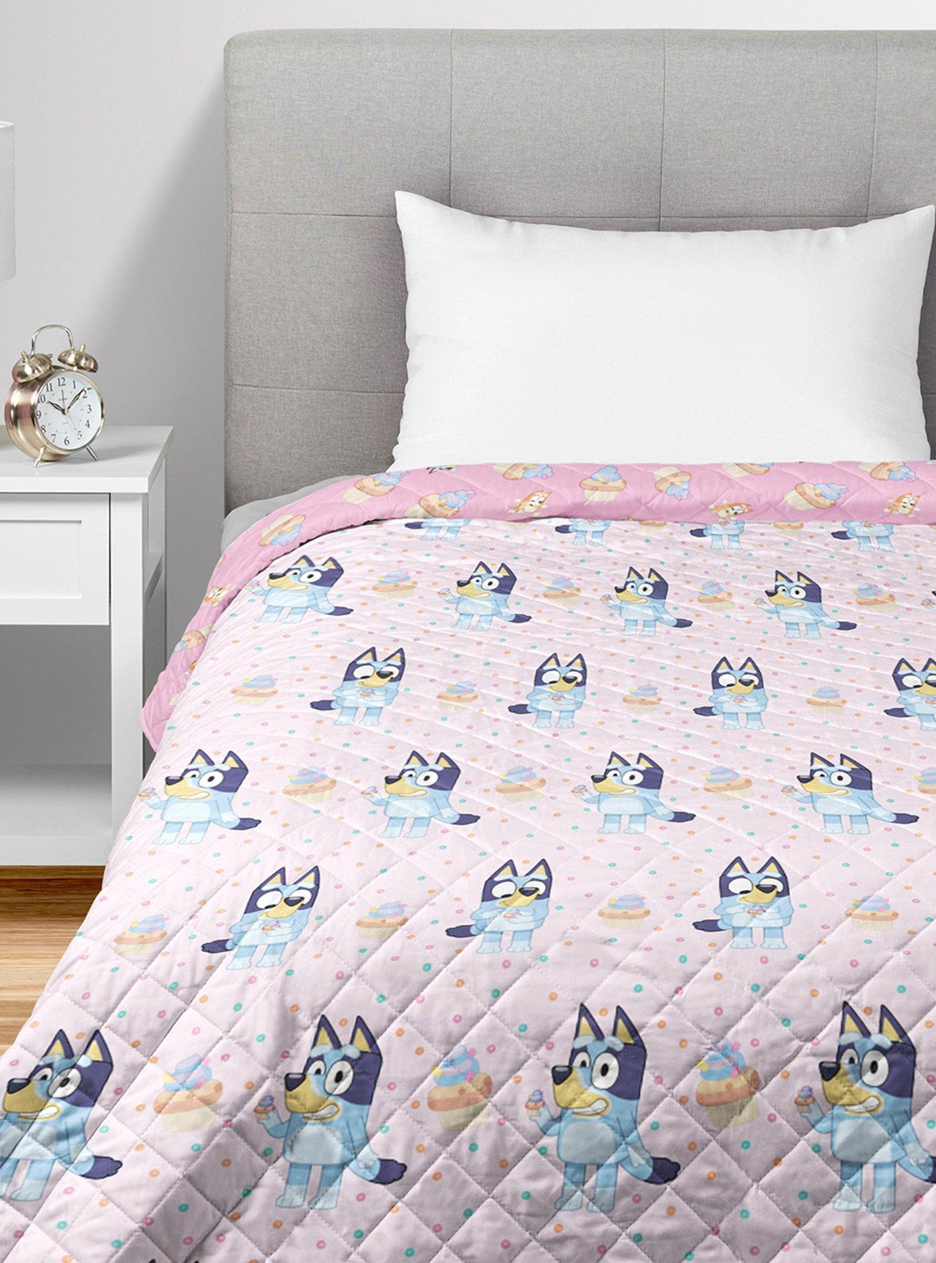 Bluey Cupcake Stars Quilted Throw Blanket, , hi-res