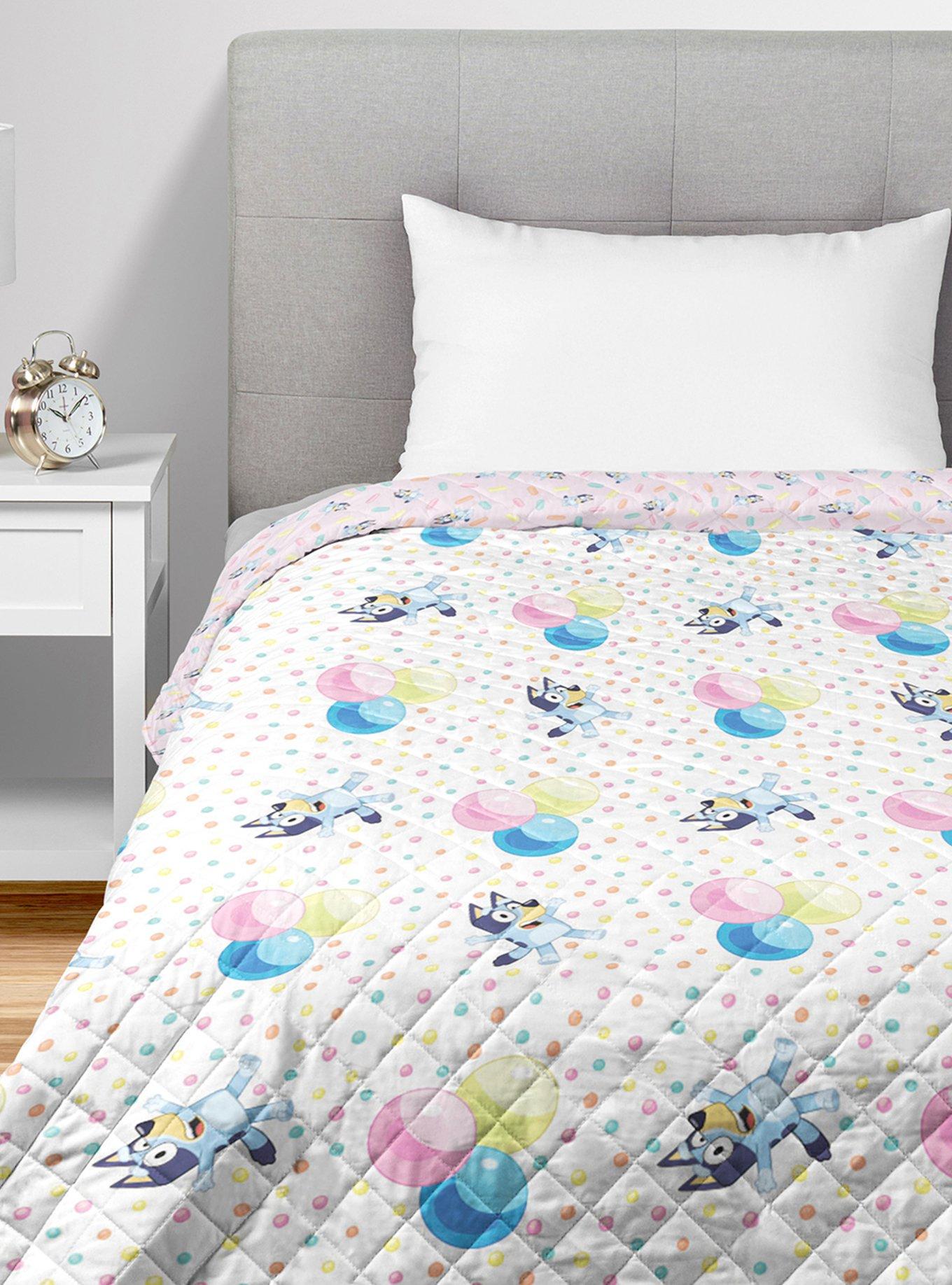 Bluey Balloon Celebration Quilted Throw Blanket, , hi-res