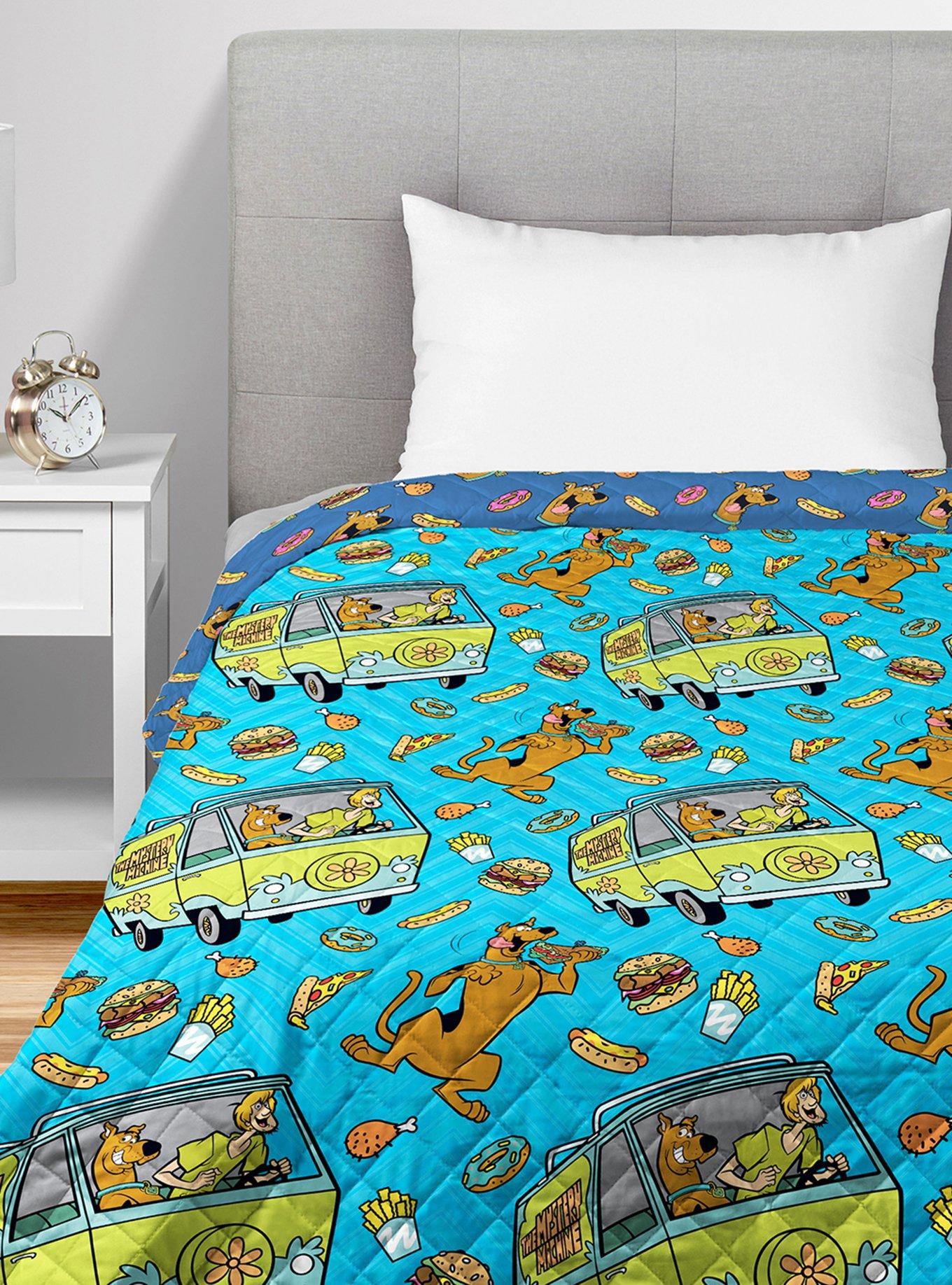 Scooby-Doo! Super Snacky Quilted Throw Blanket, , hi-res