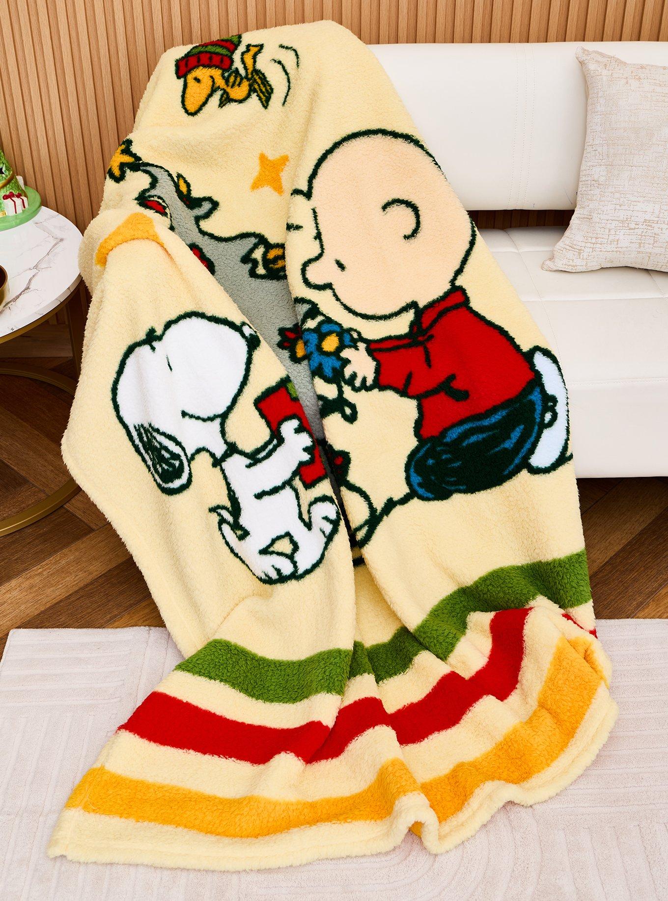 Peanuts Snoopy & Charlie Brown Holiday Sherpa Throw Blanket