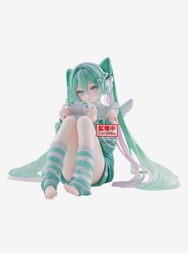 Hatsune Miku Holiday Memories (Game) Figure | Hot Topic