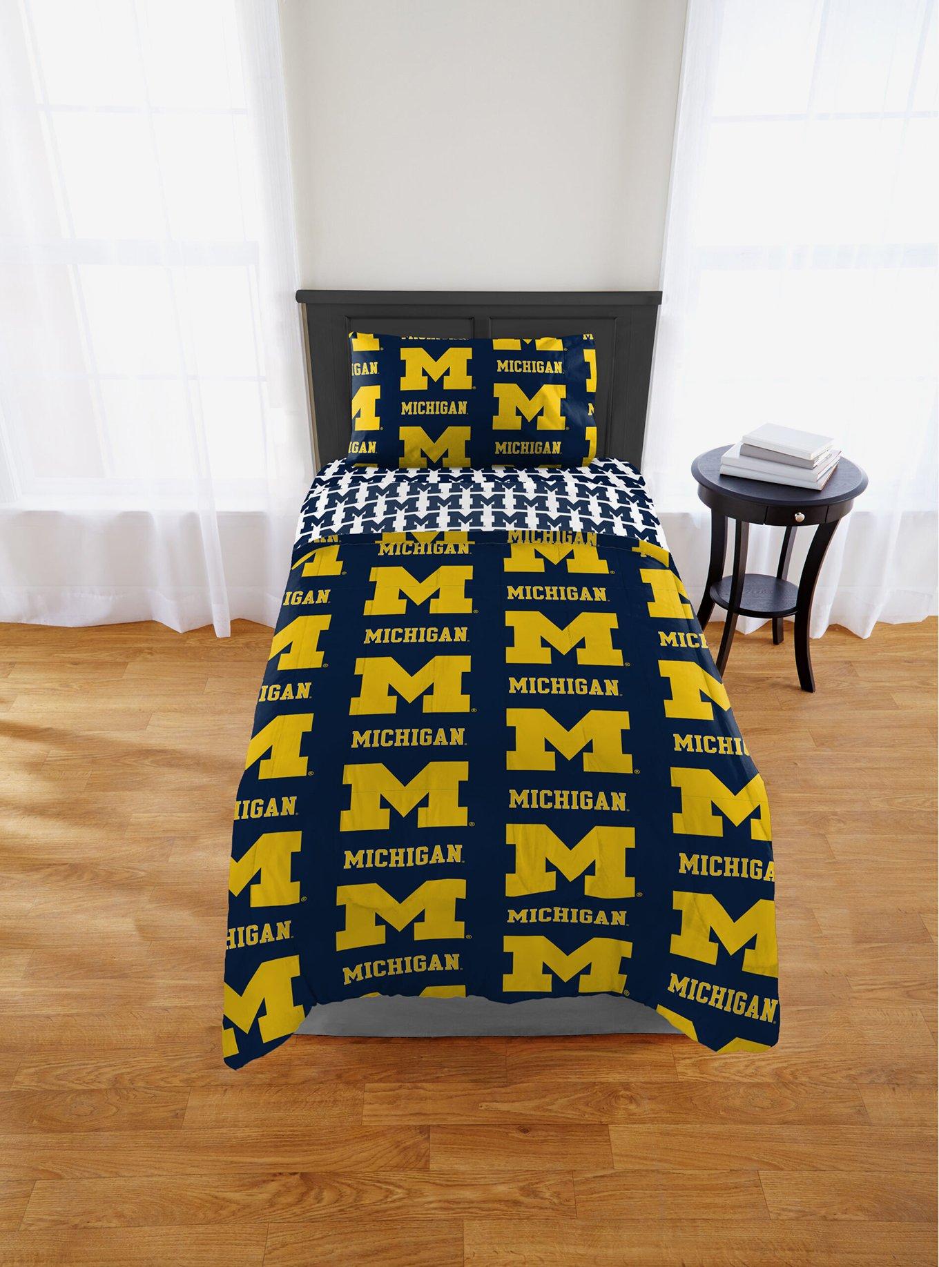 NCAA Michigan Wolverines Twin Rotary Bed In A Bag Set, , hi-res