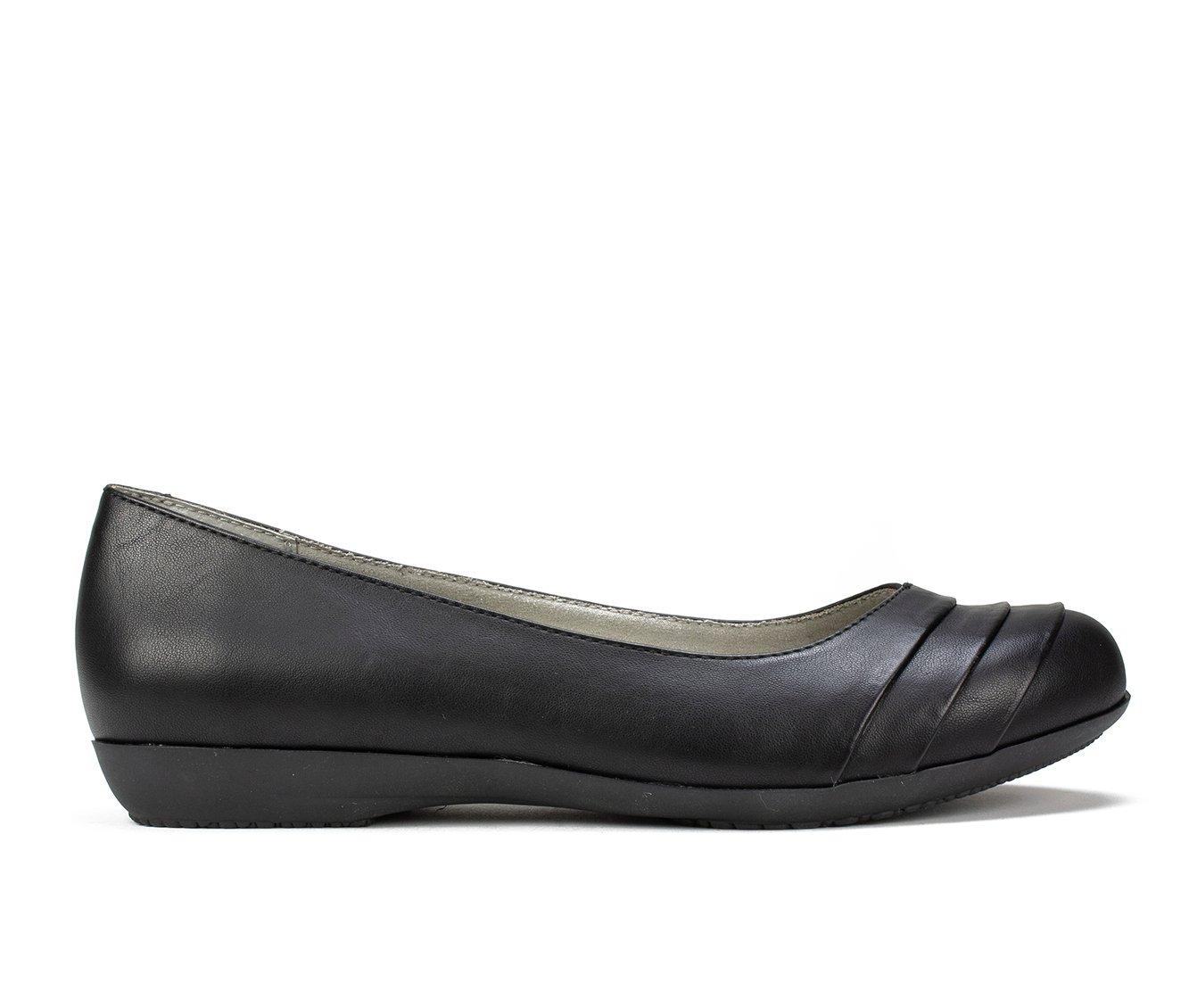 Women's Cliffs by White Mountain Clara Flats