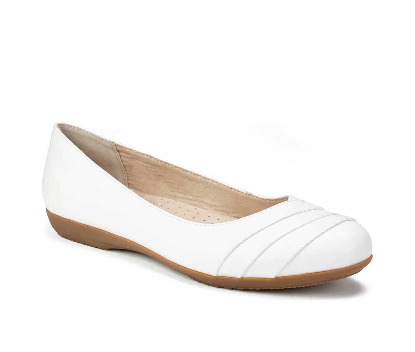 Women's Cliffs by White Mountain Clara Flats