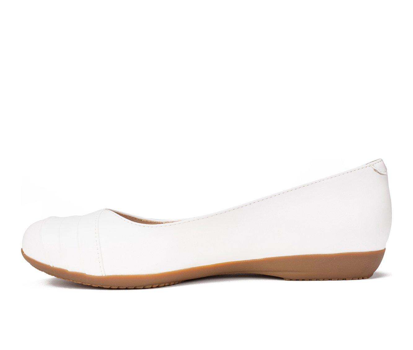 CLIFFS BY WHITE MOUNTAIN Women's Clara Ballet Flat, Natural