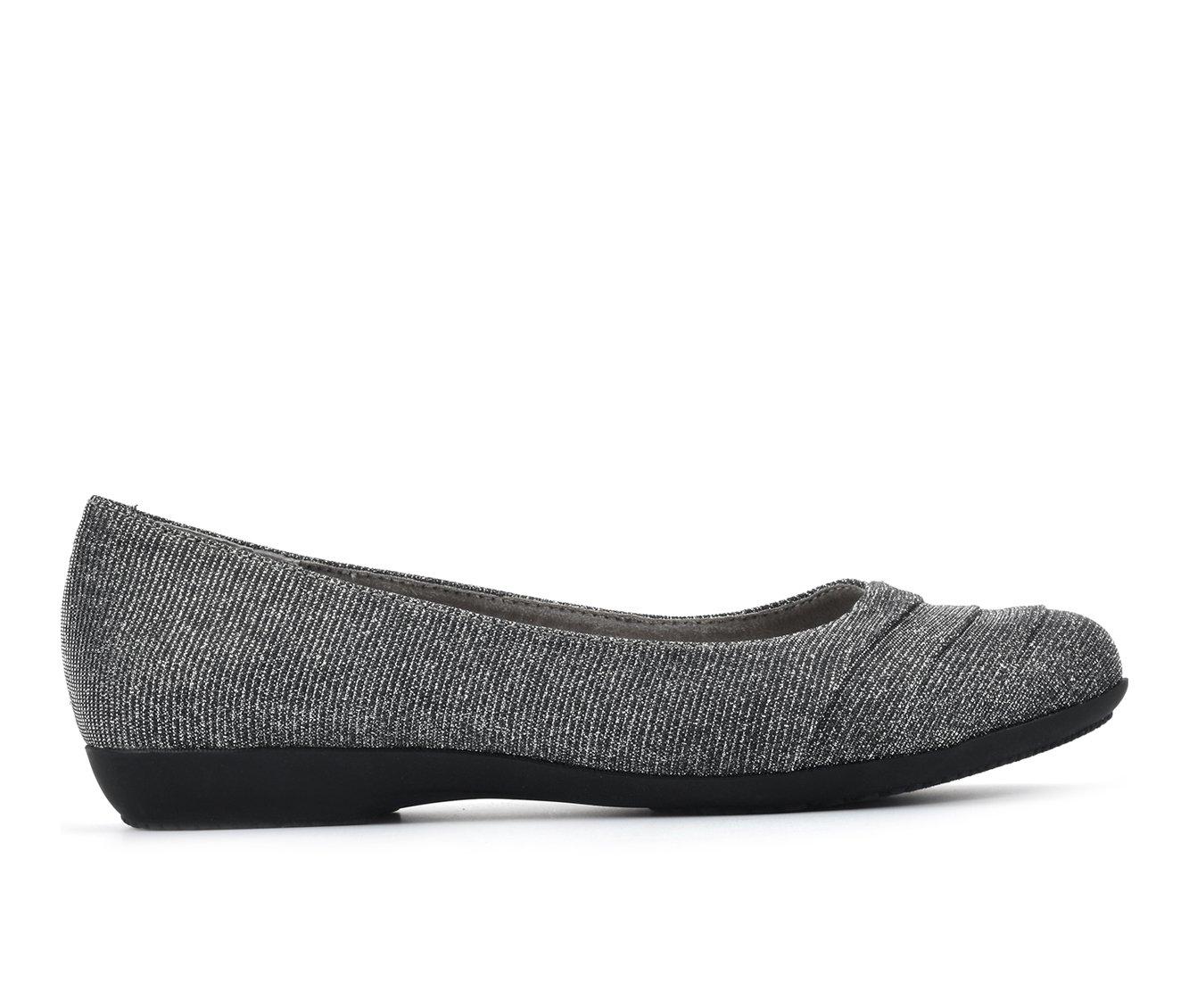 Women's Cliffs by White Mountain Clara Flats