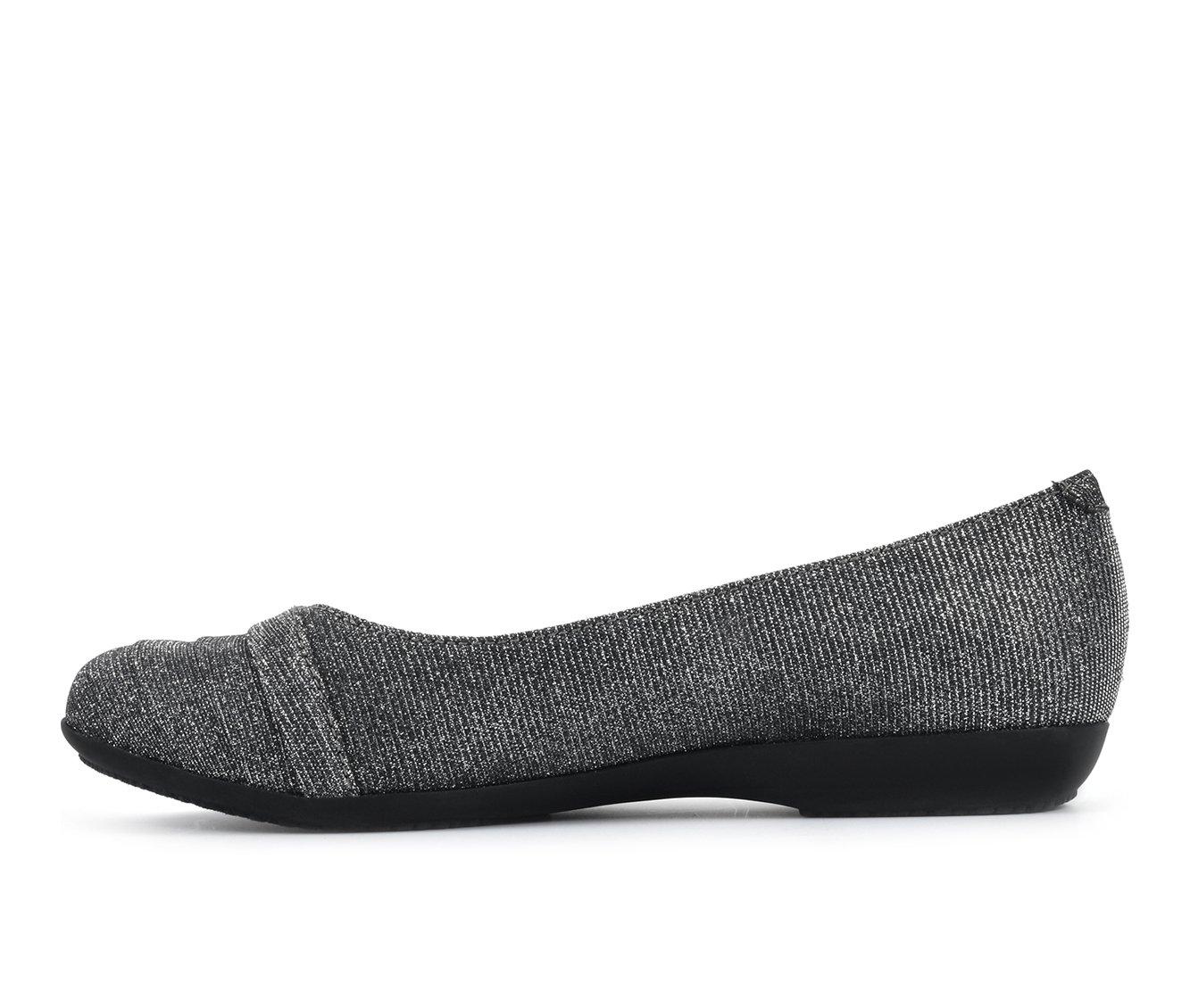 Women's Cliffs by White Mountain Clara Flats