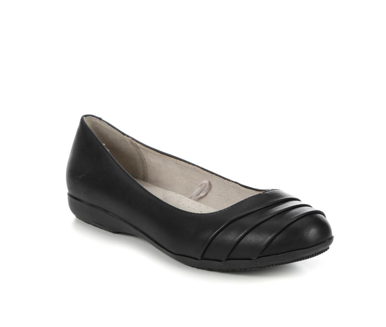 Women's Cliffs by White Mountain Clara Flats