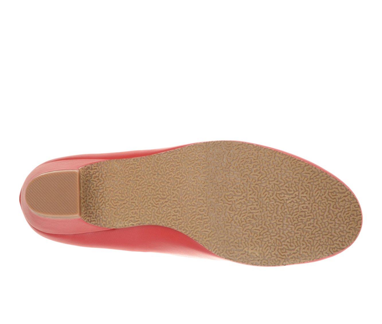 Women's Journee Collection Saar Pumps