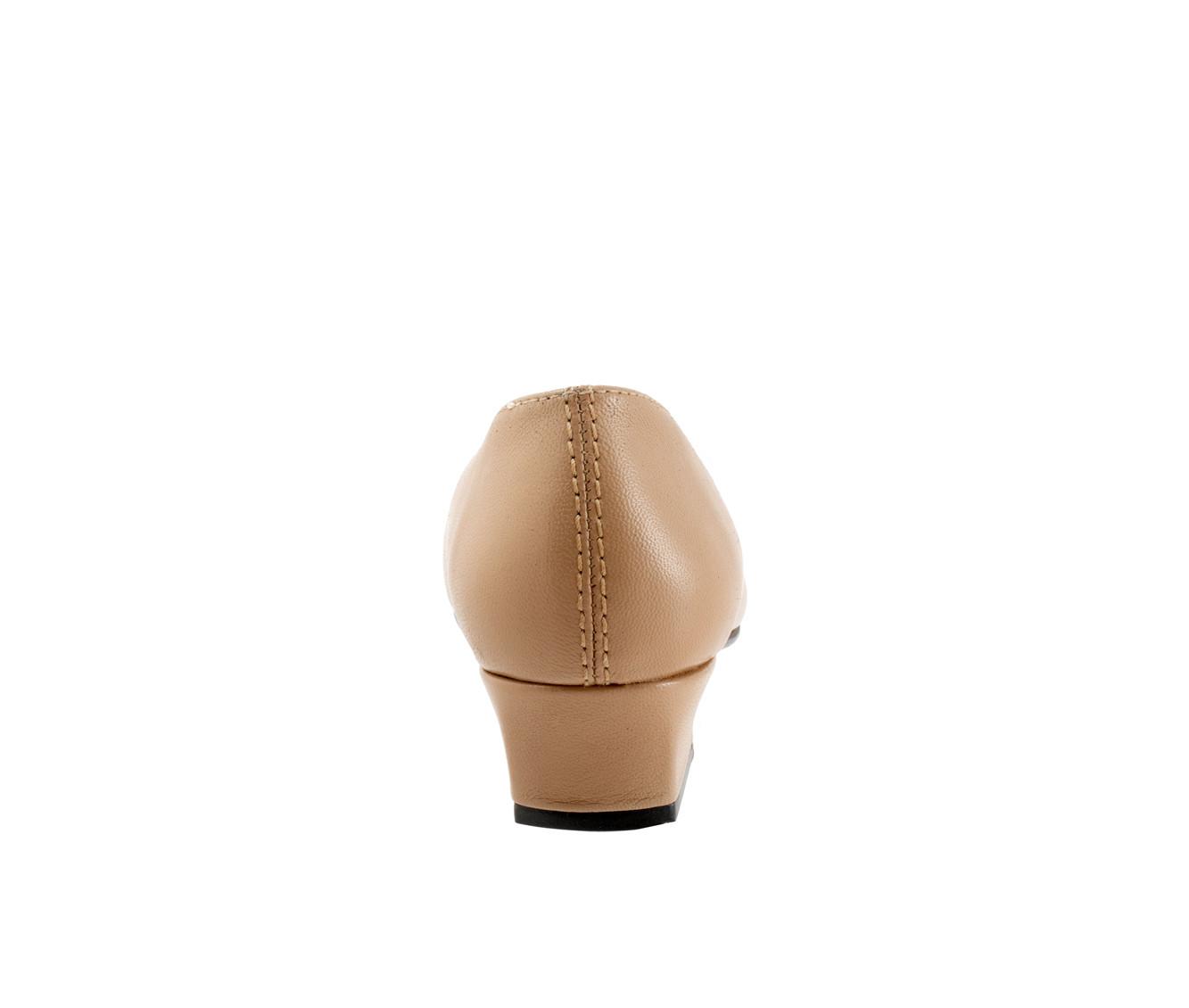 Women's Trotters Doris Pumps