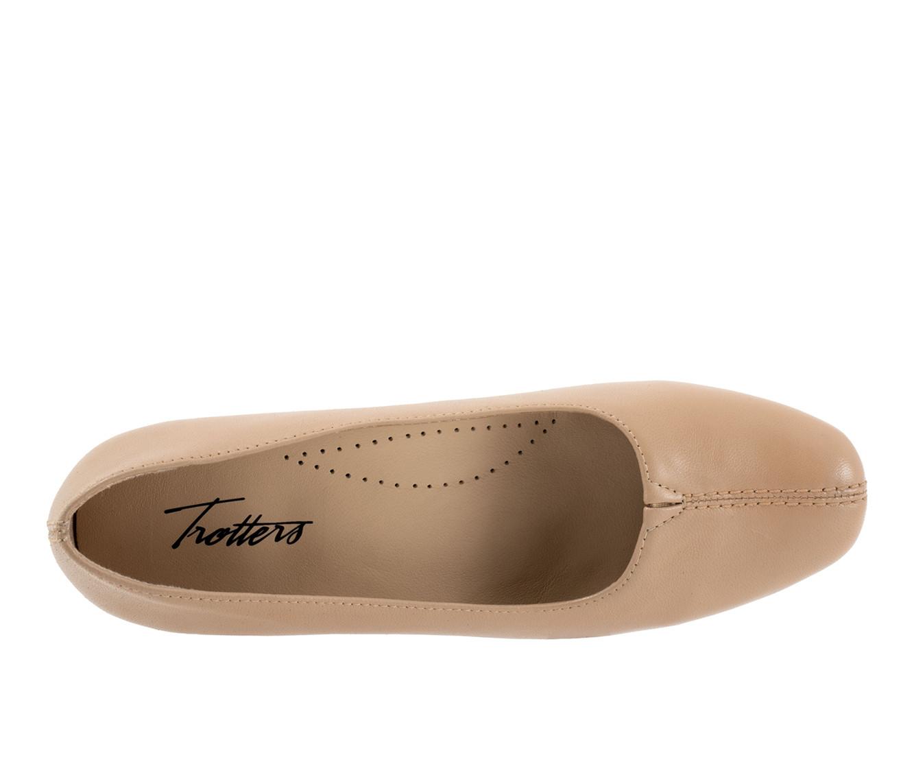 Women's Trotters Doris Pumps