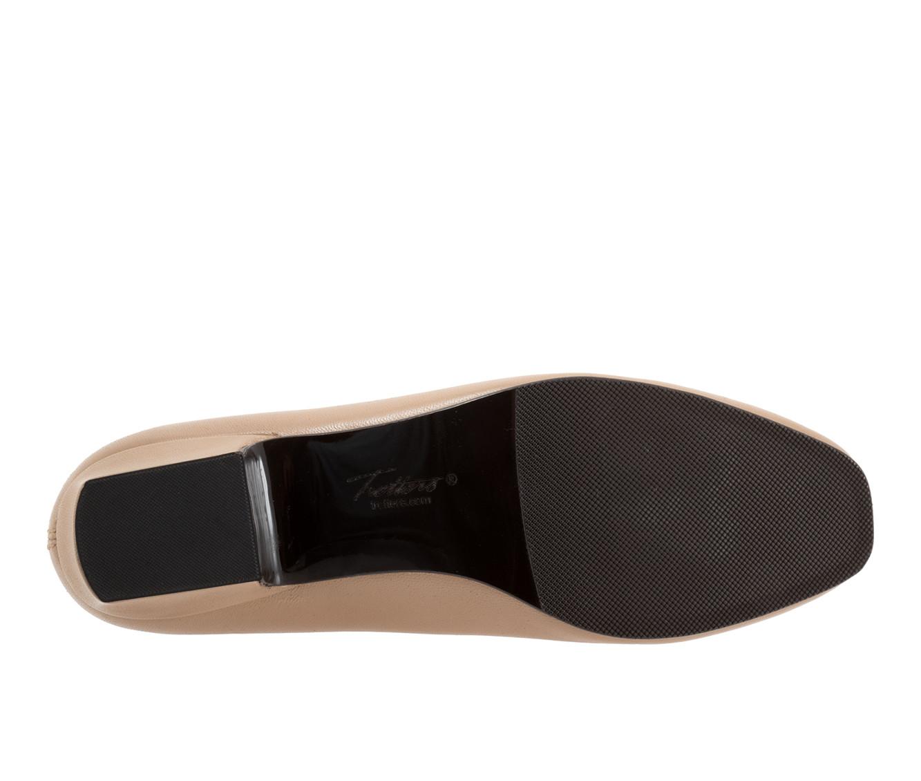 Women's Trotters Doris Pumps