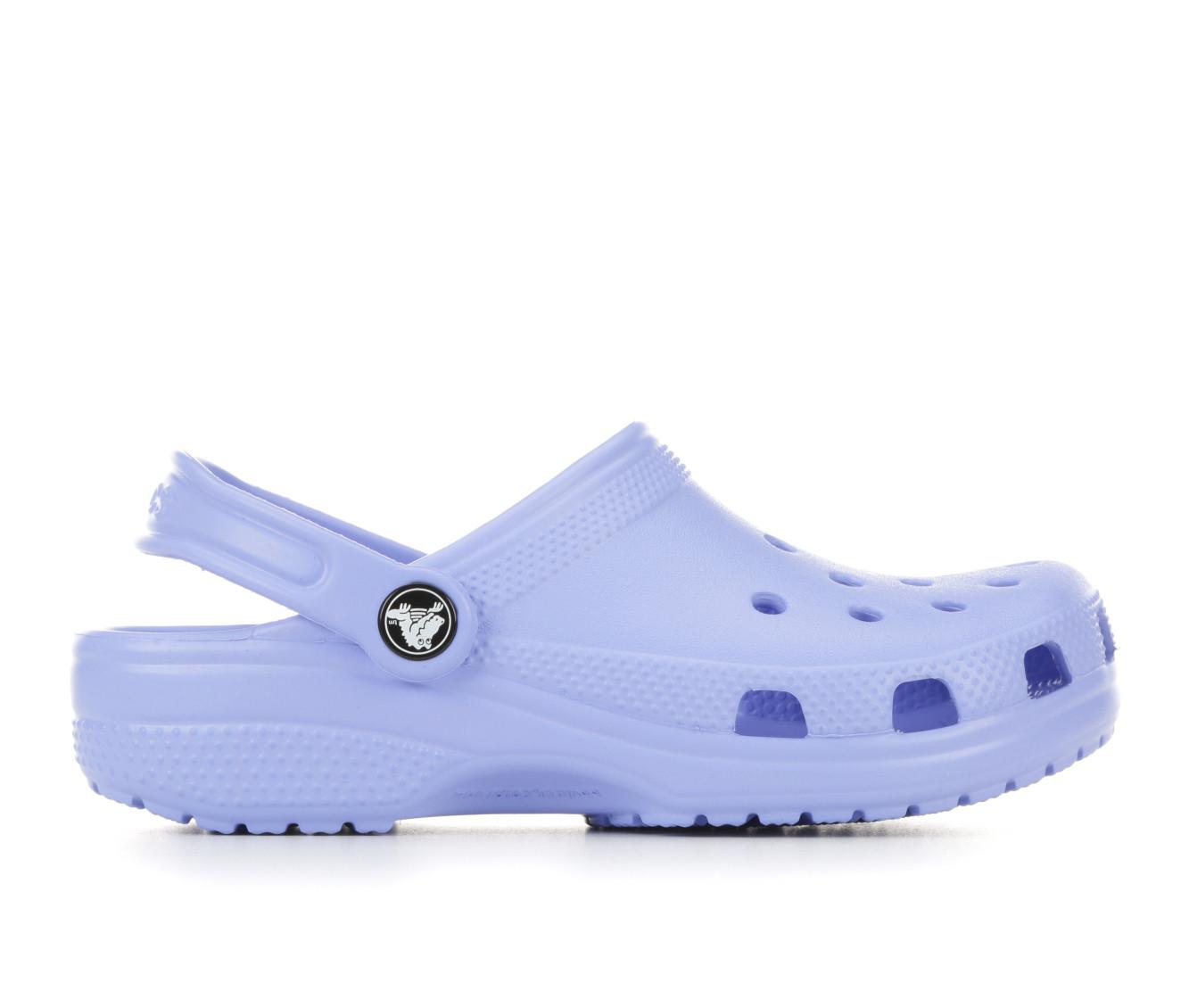 Does shoe store carnival sell crocs