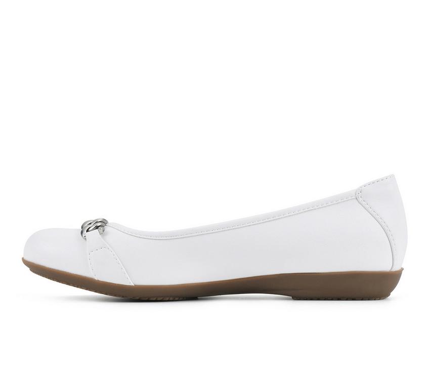 Women's Cliffs by White Mountain Charmed Flats