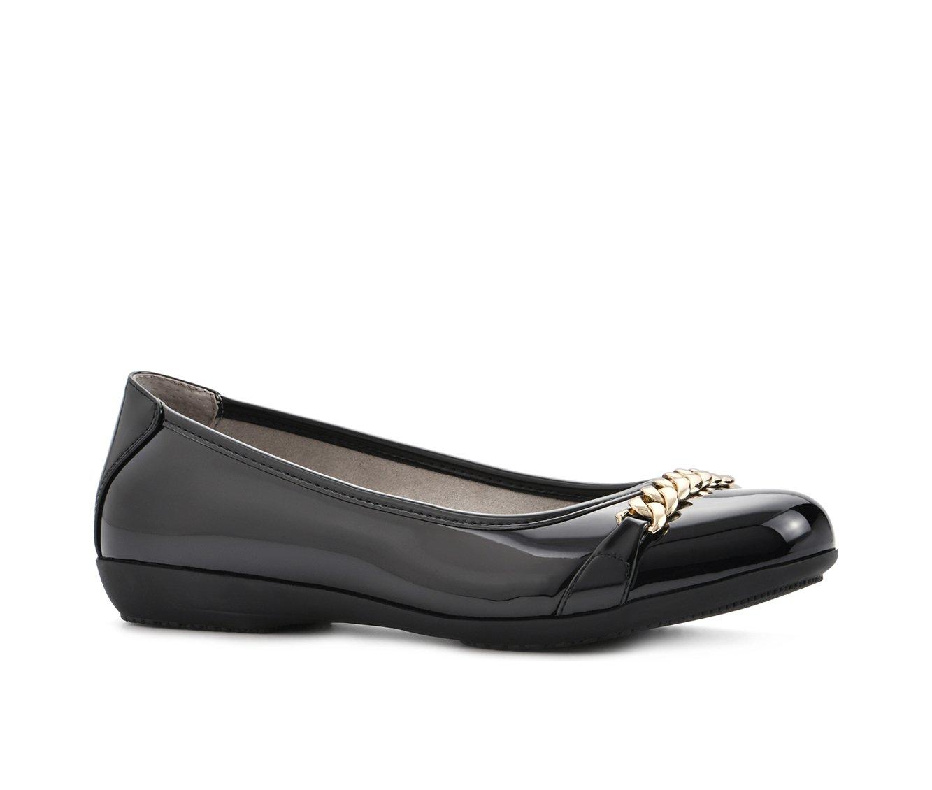 Women's Cliffs by White Mountain Charmed Flats